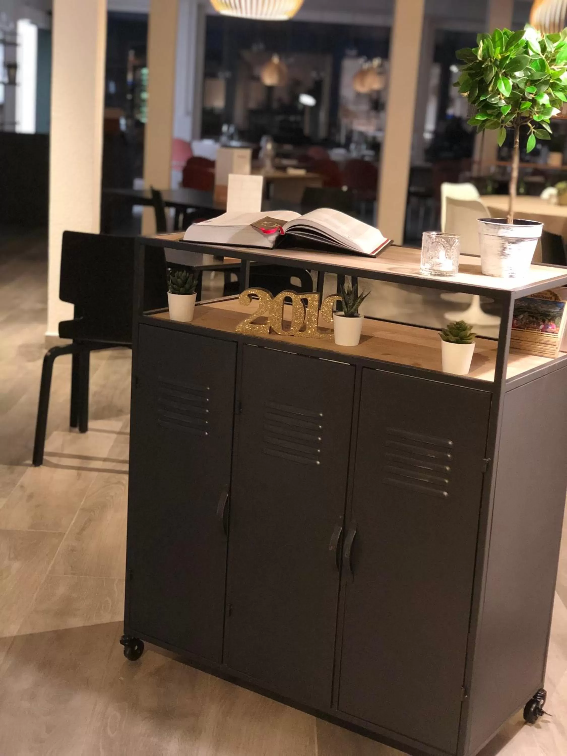 Restaurant/places to eat in Hôtel des Mosaiques