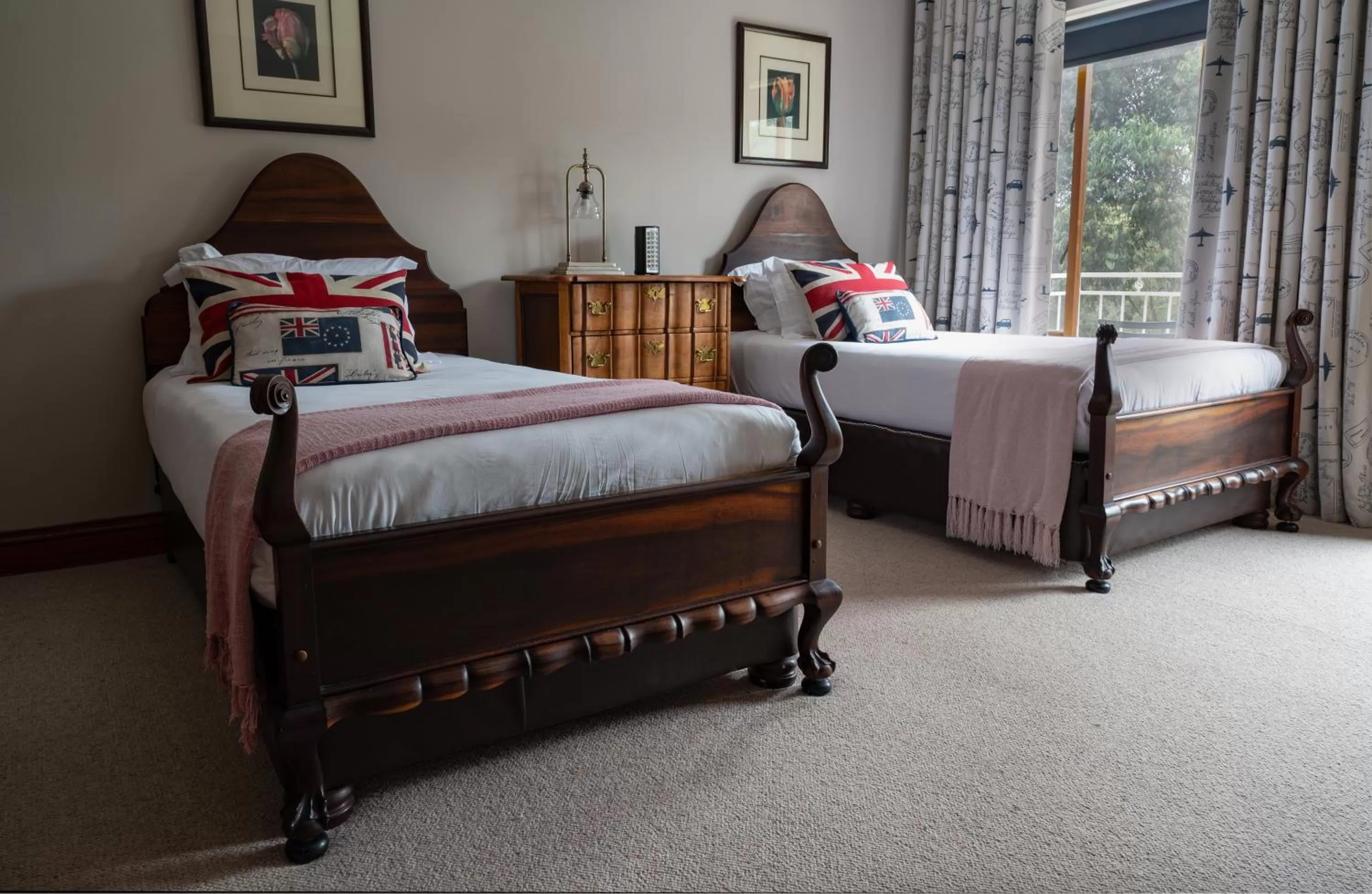 Bed in Issaquena Heights Boutique Hotel