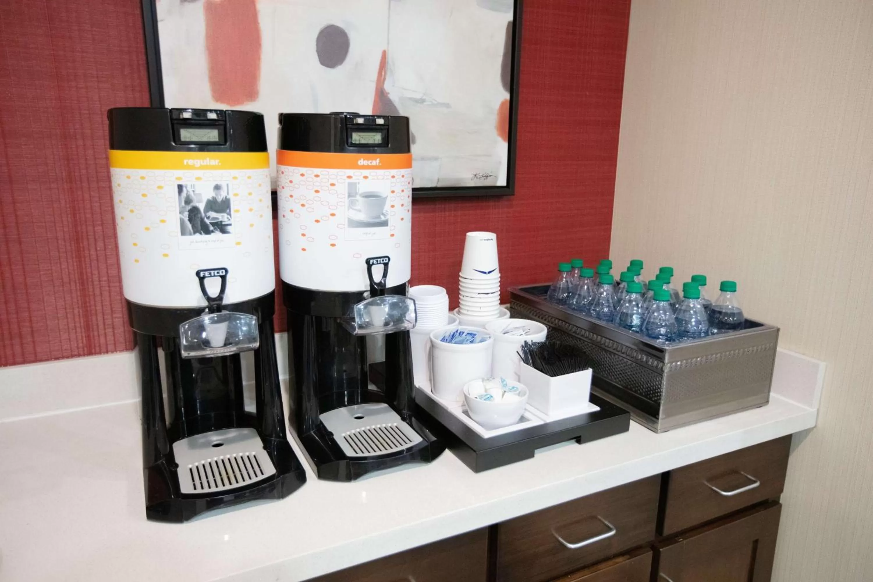 Dining area in Hampton Inn Toledo Oregon