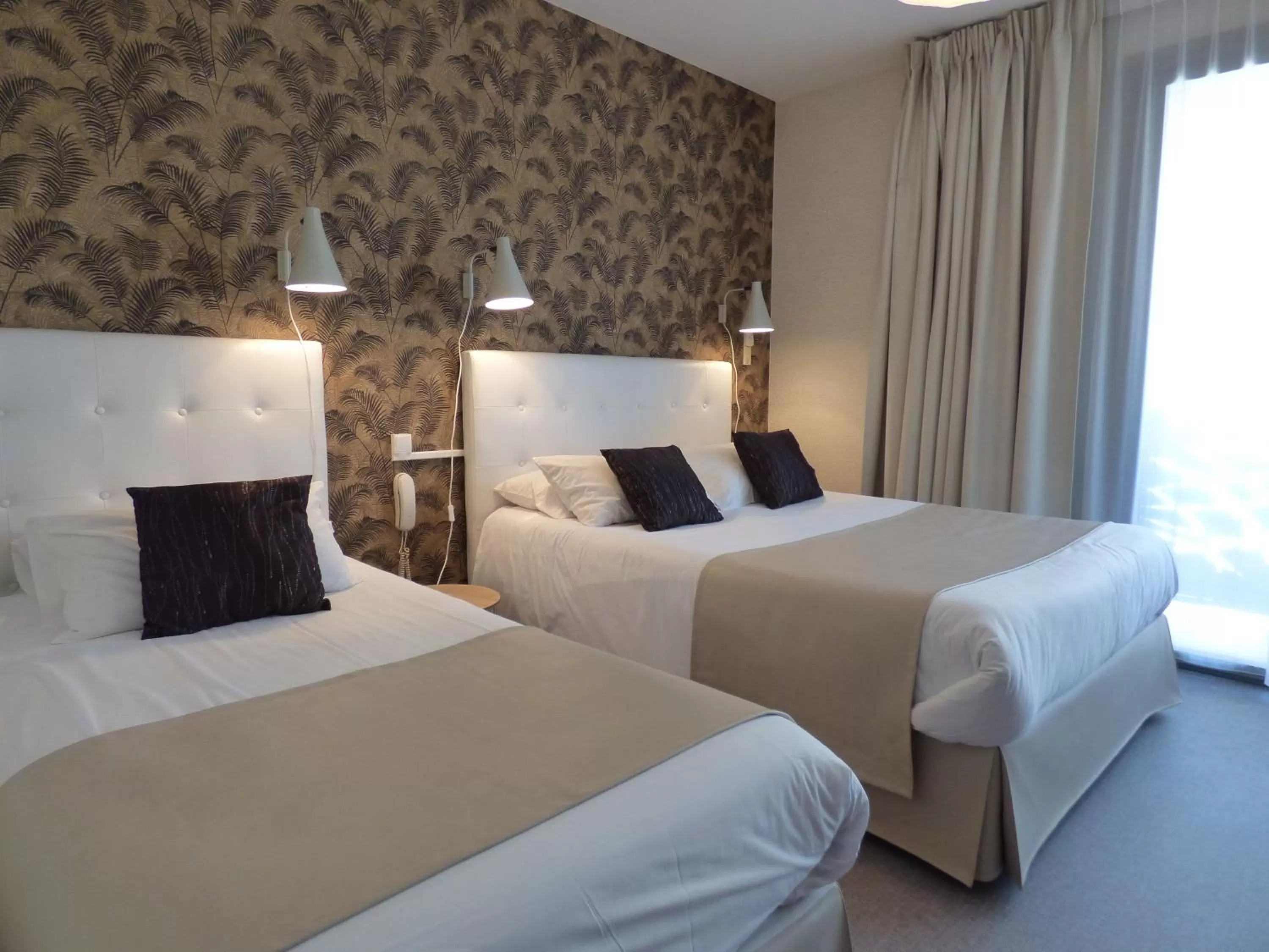 Bed in Cit'Hotel L'Etape