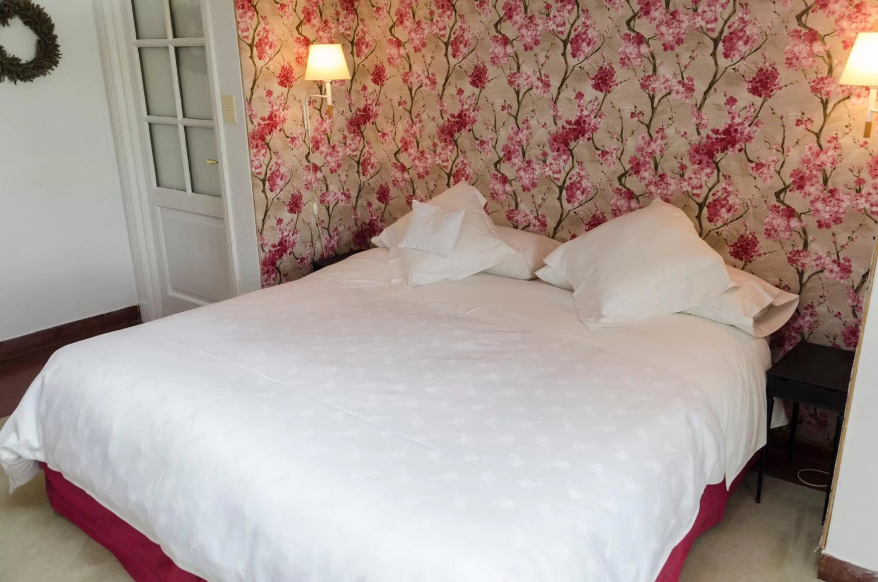 Photo of the whole room, Bed in Estancia Ave María