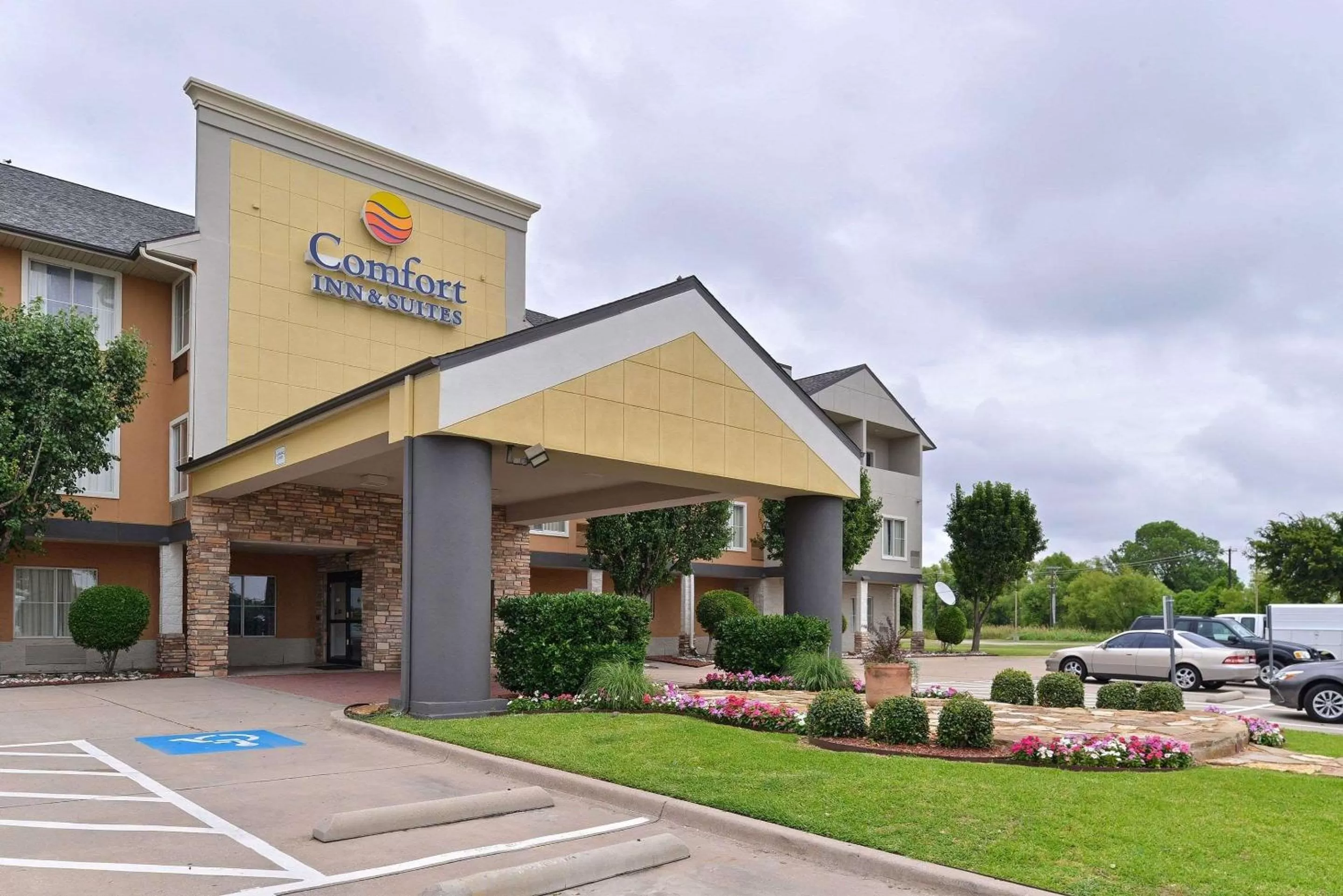 Property building in Comfort Inn & Suites Frisco - Plano
