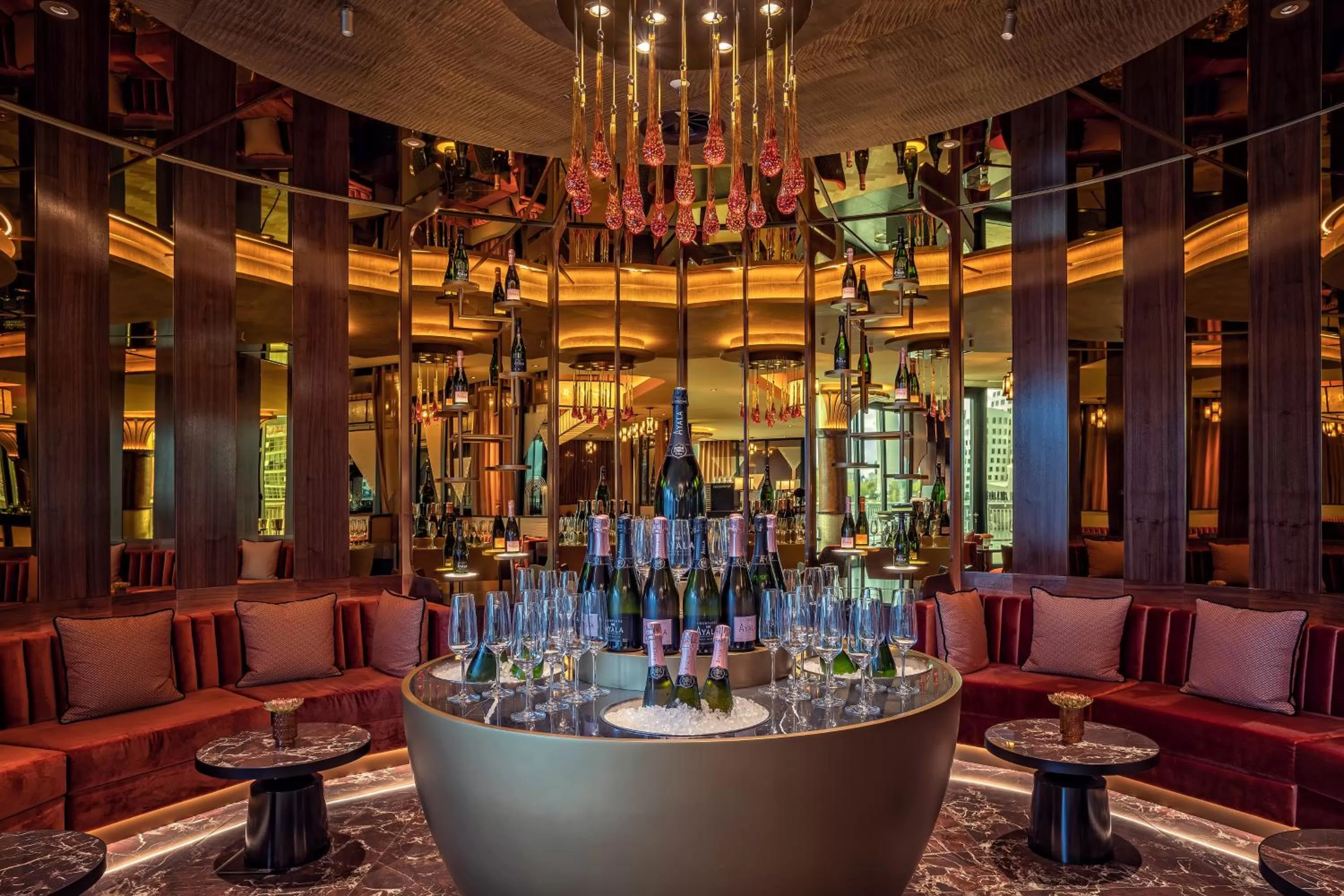 Restaurant/places to eat in Hyatt Regency Dusseldorf