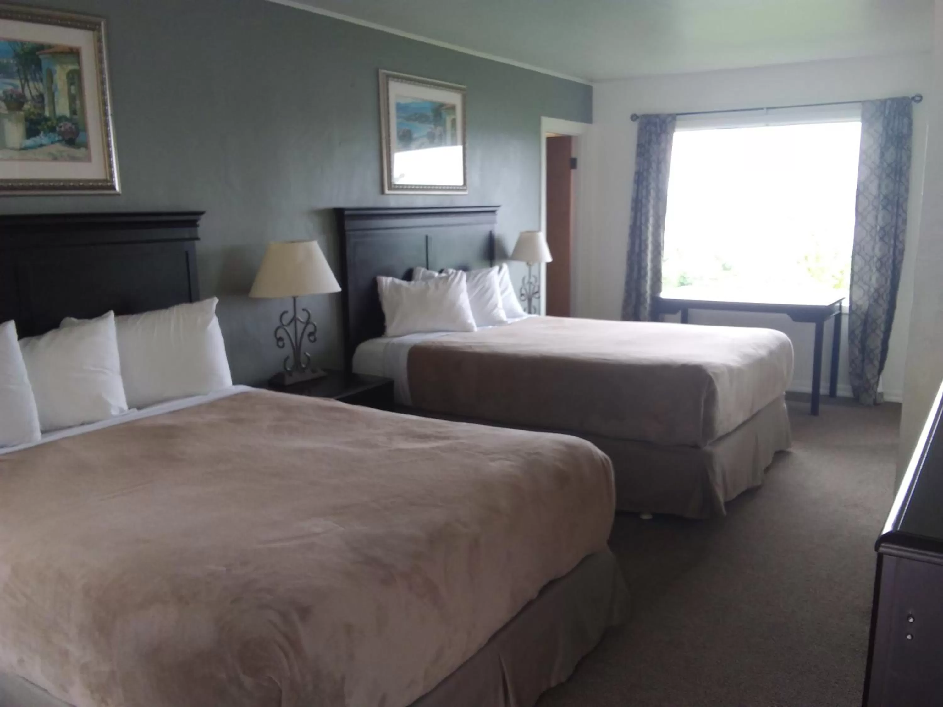 Bed in Bay Bridge Motel