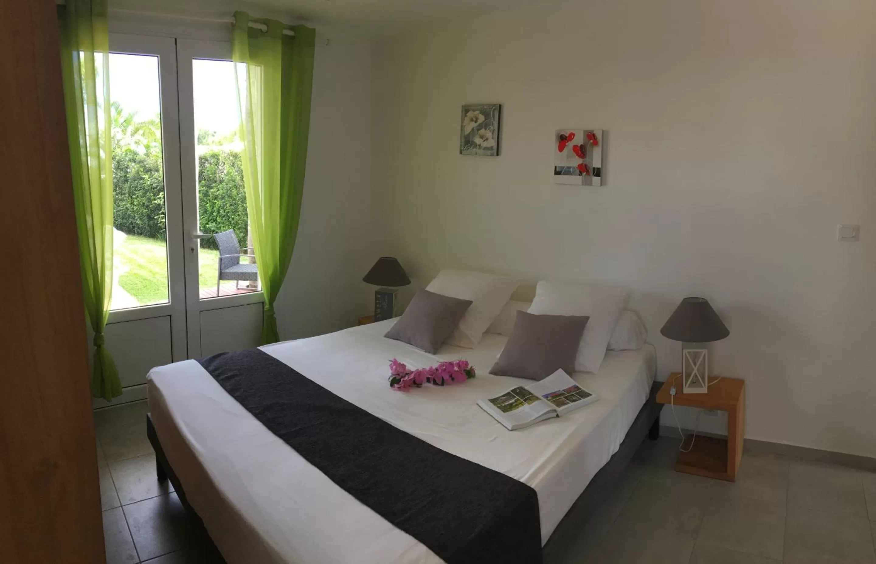 Bedroom, Bed in Chambres d'hôtes et villas chez Flo