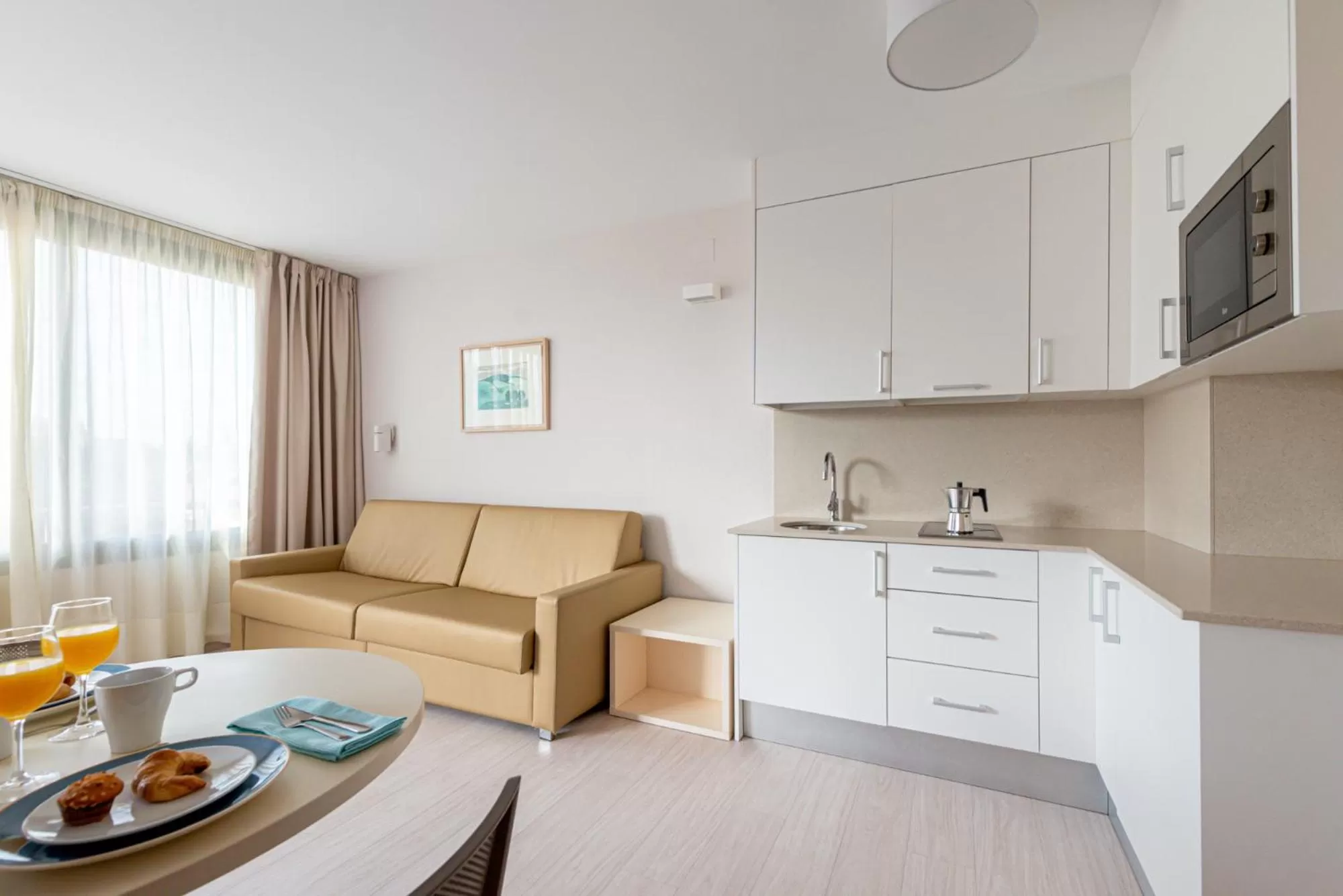 Kitchen or kitchenette in Atenea Park Suites & Apartments