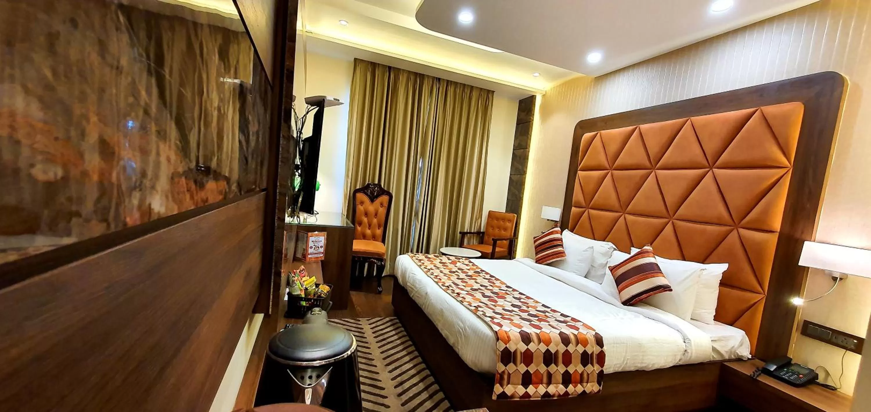 Bed in Hotel Makhan Residency