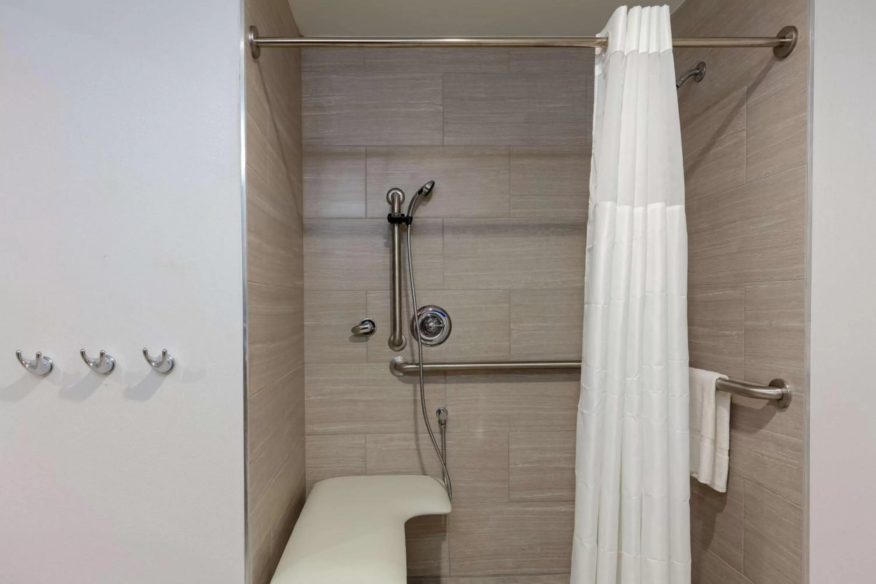 Bathroom in Hampton Inn Wetumpka