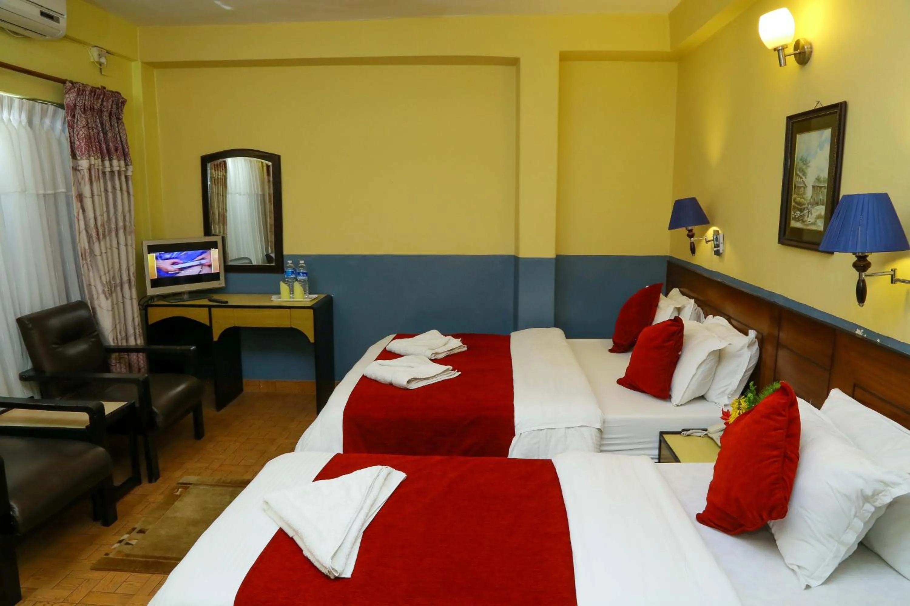 Decorative detail, Bed in Hotel Silver Oaks Inn