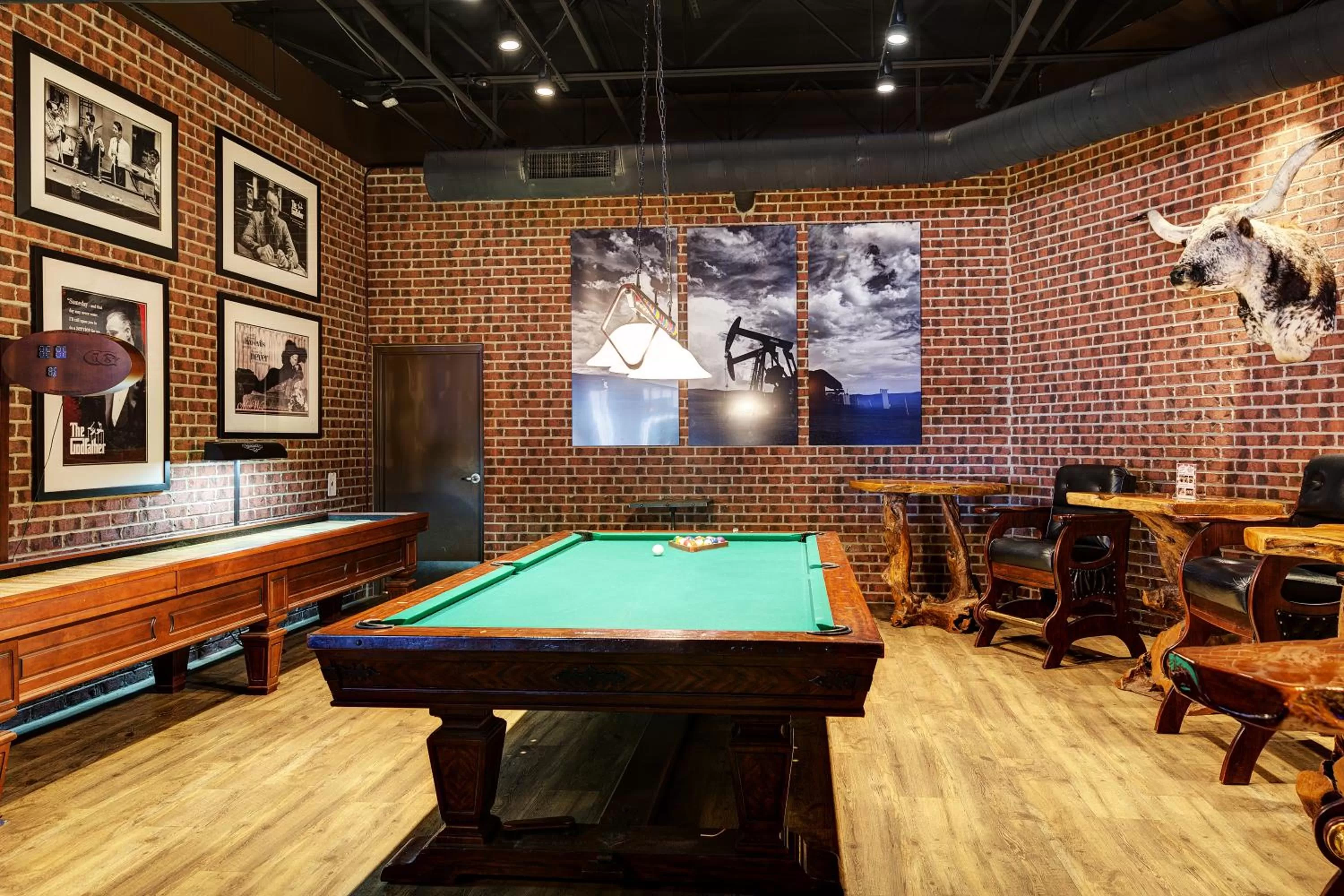 Restaurant/places to eat in El Rancho Hotel