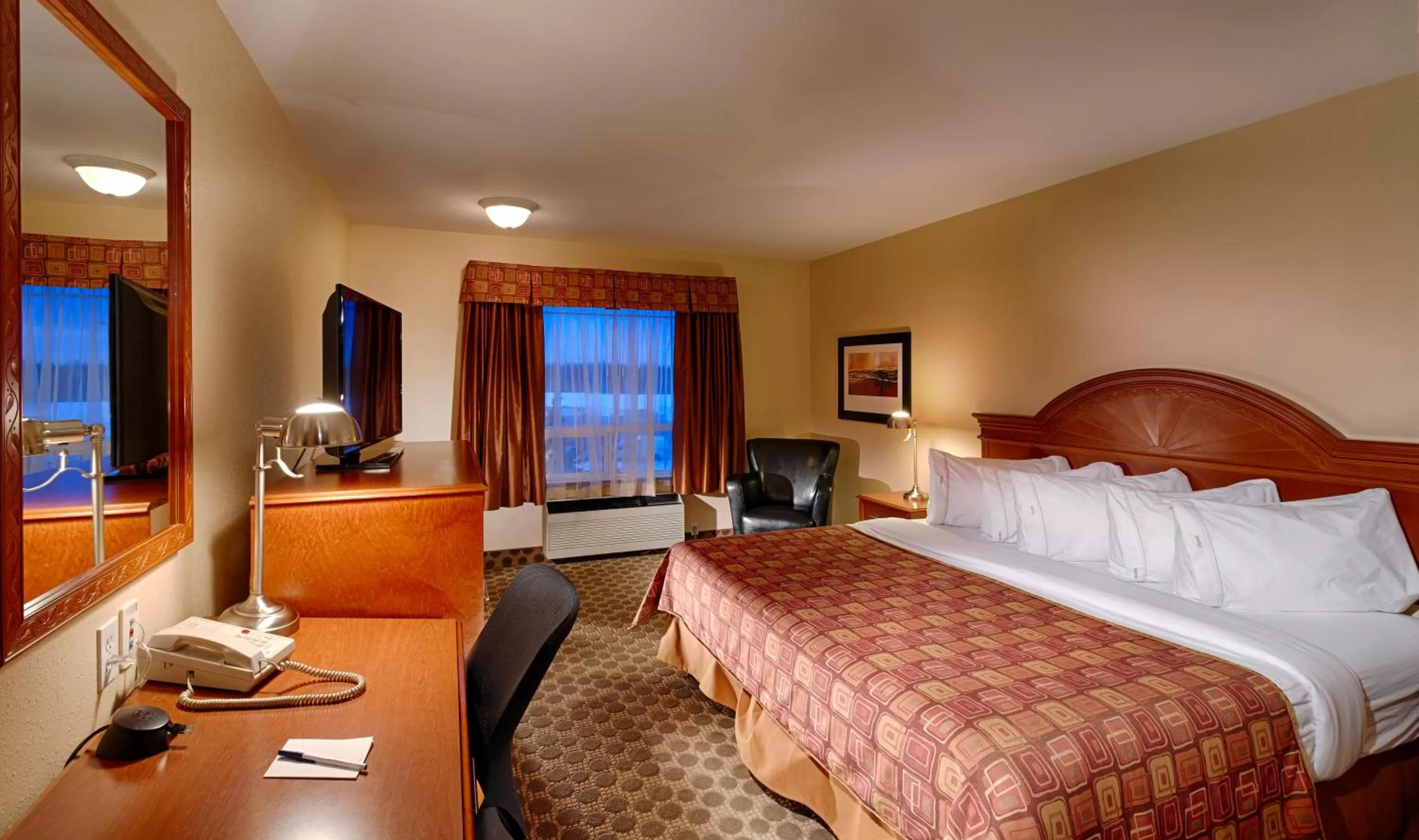 Photo of the whole room, Bed in Canalta Rocky Mountain House