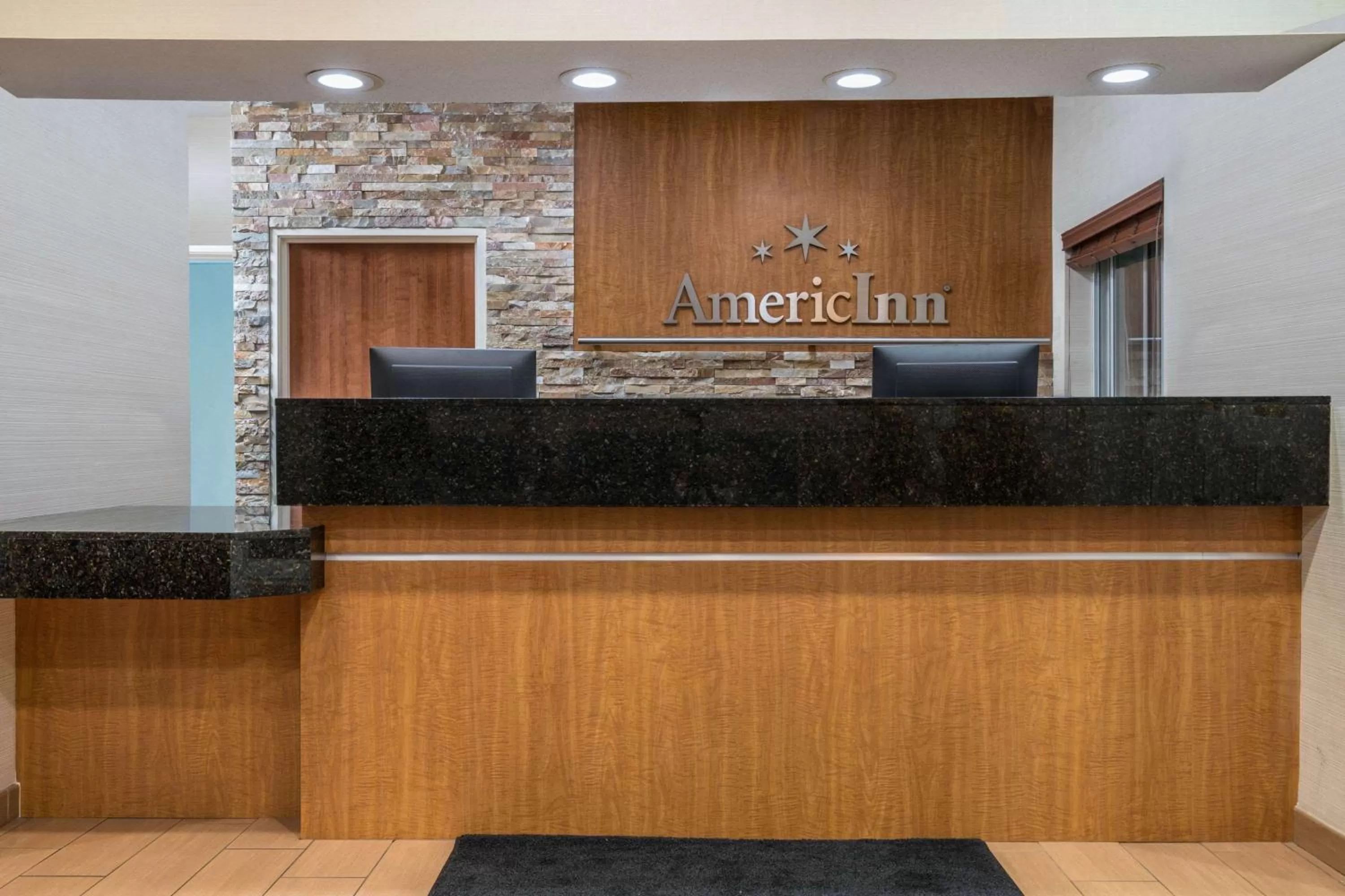 Lobby or reception in AmericInn by Wyndham Duluth