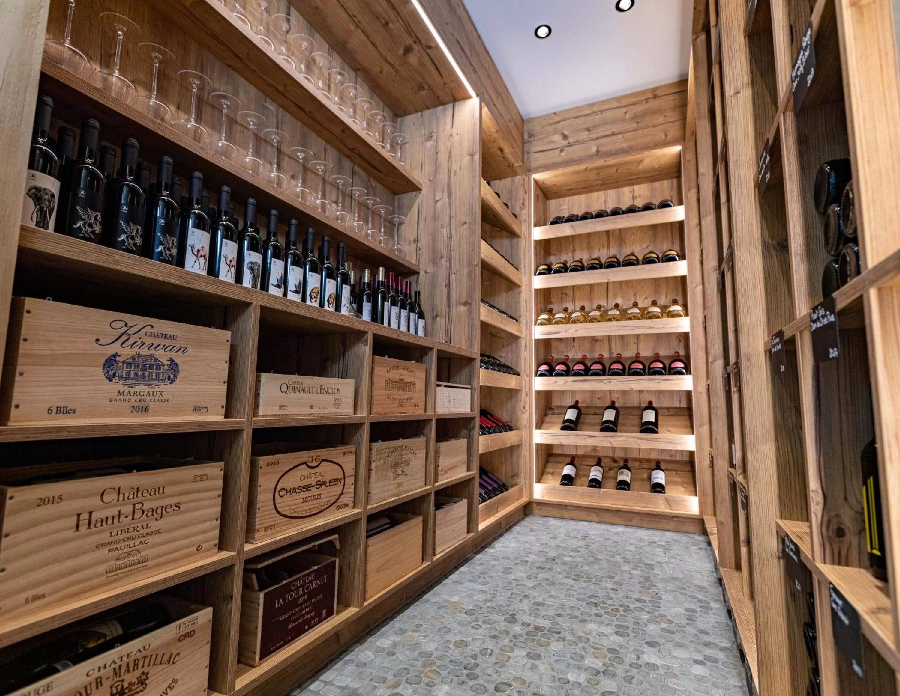 Restaurant/places to eat in Les Montagnards