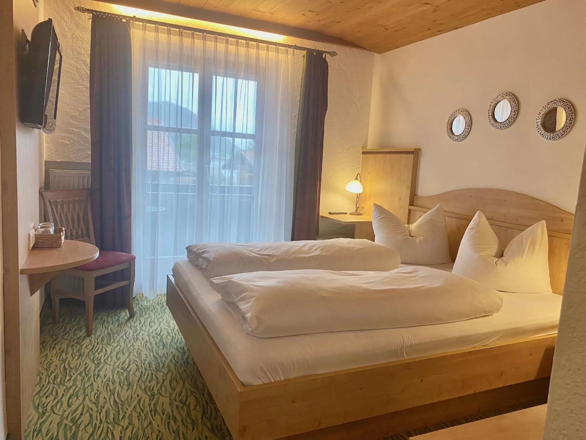 Bed in Das Maximilian - Feines Landhotel am Schliersee