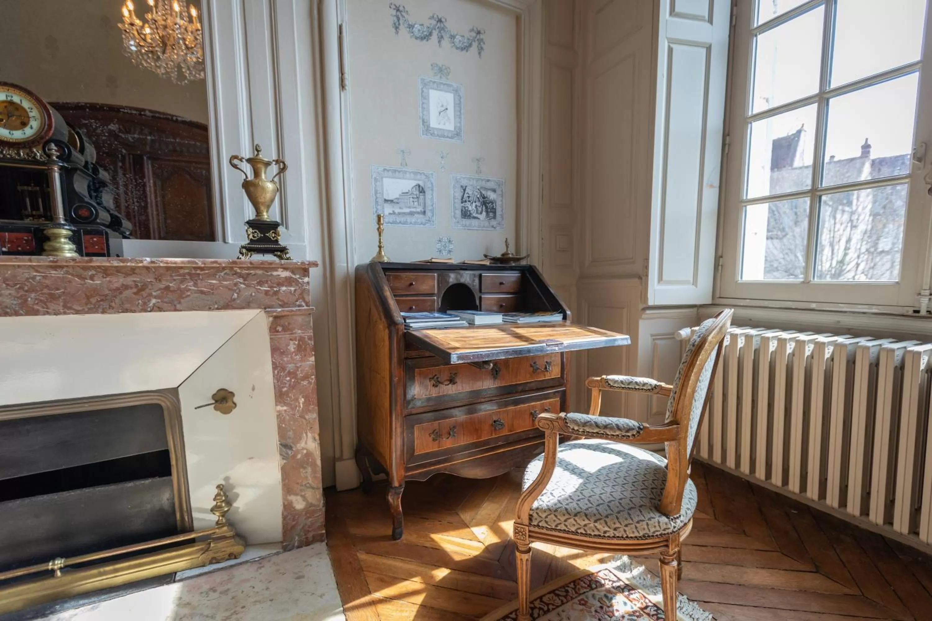 L'Hotel de Panette, Un exceptionnel château en ville - Chambres historiques, parking - Petit Déjeuner offert