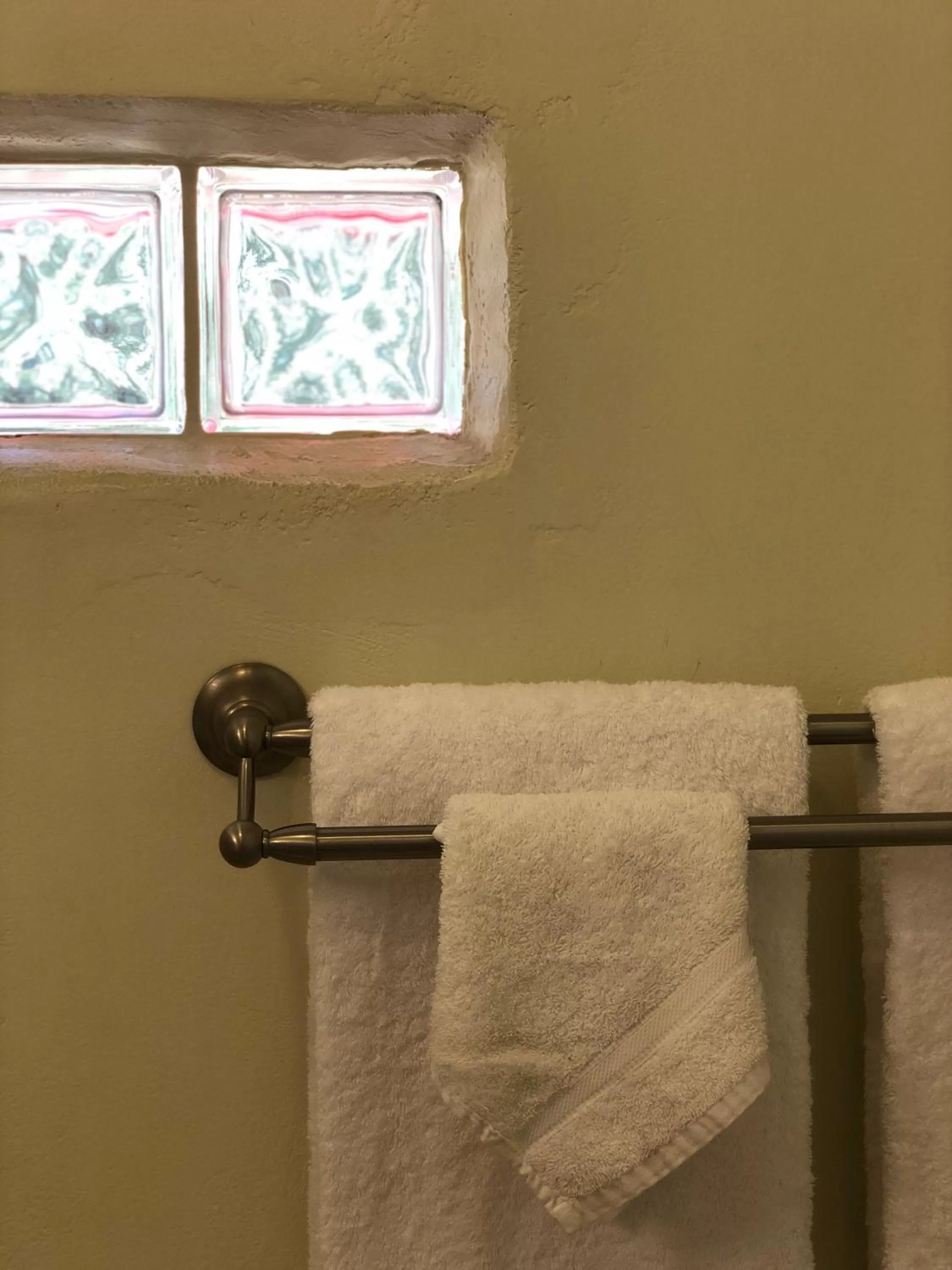 Bed in Queen's Inn By The River