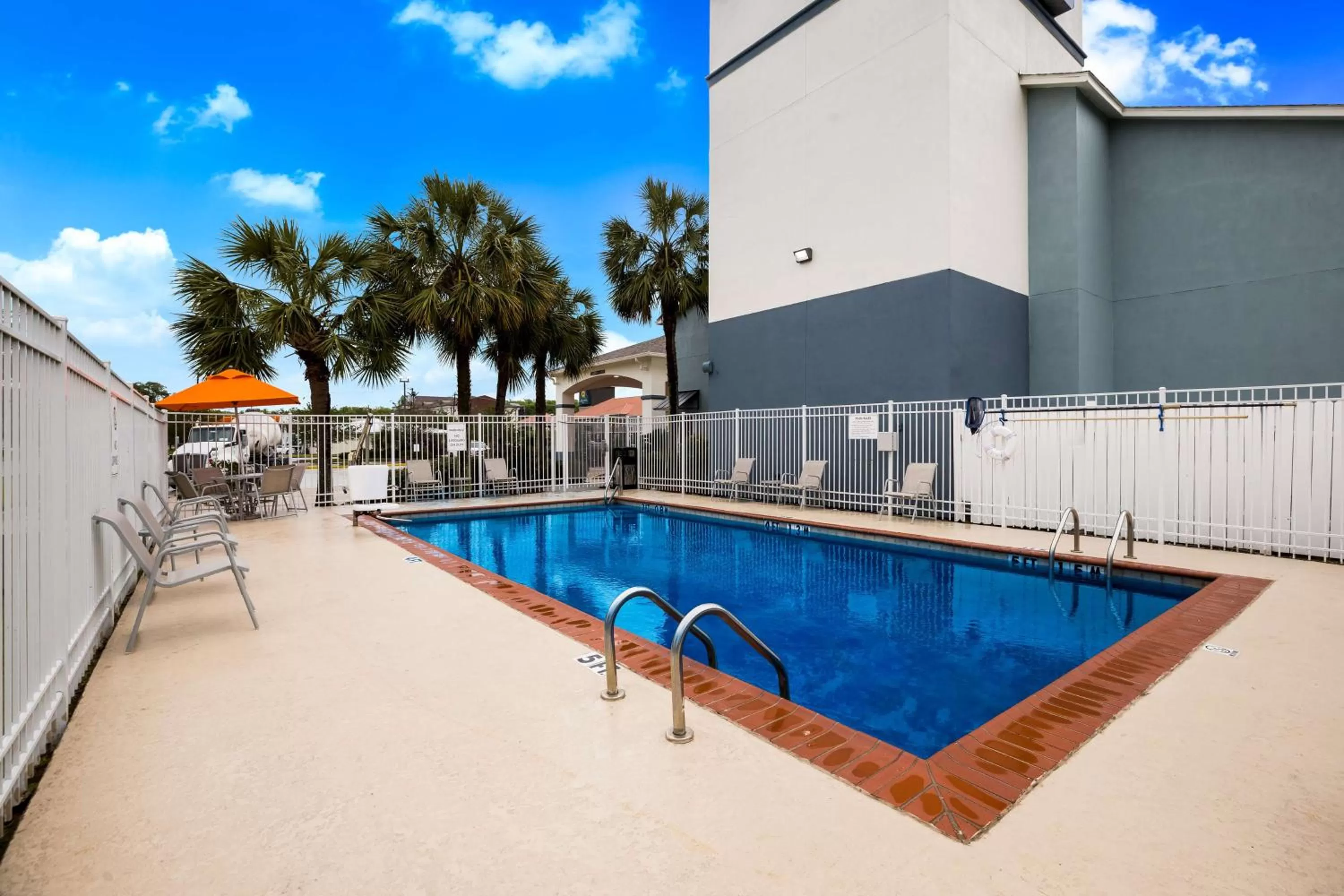 Pool view in Best Western Morgan City Inn