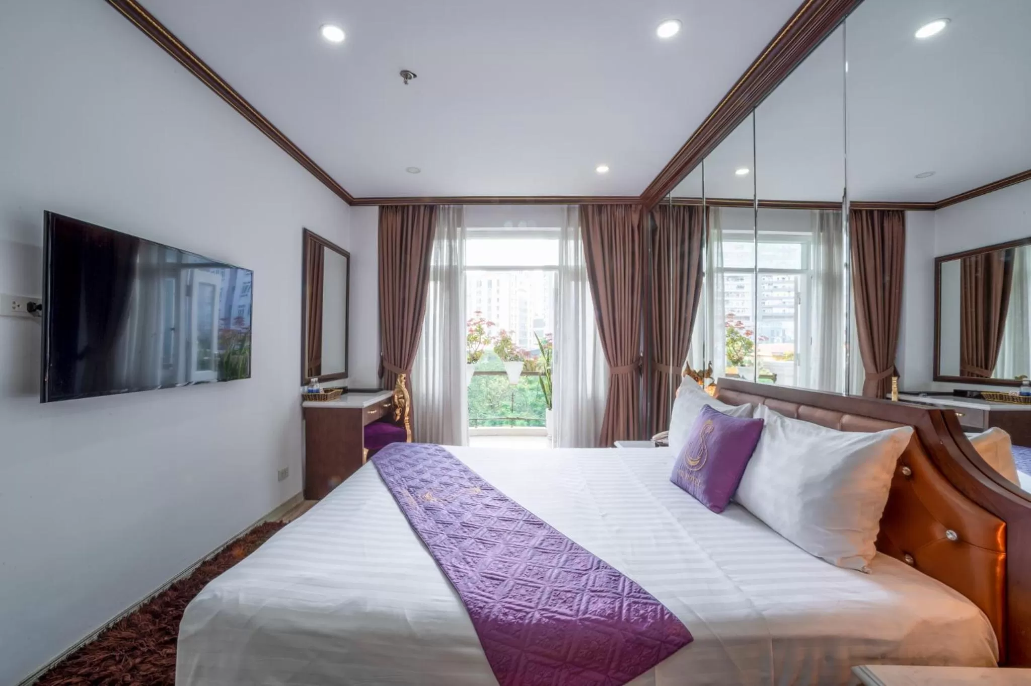 Photo of the whole room, Bed in Hanoi Suji Hotel