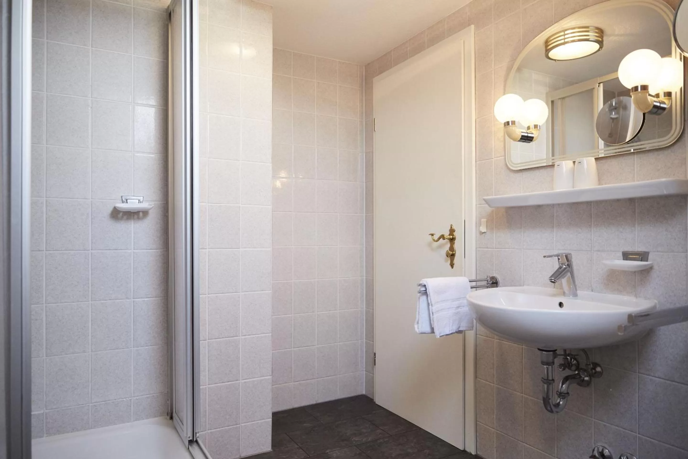 Shower in Bernstein-Hotel Bootshaus