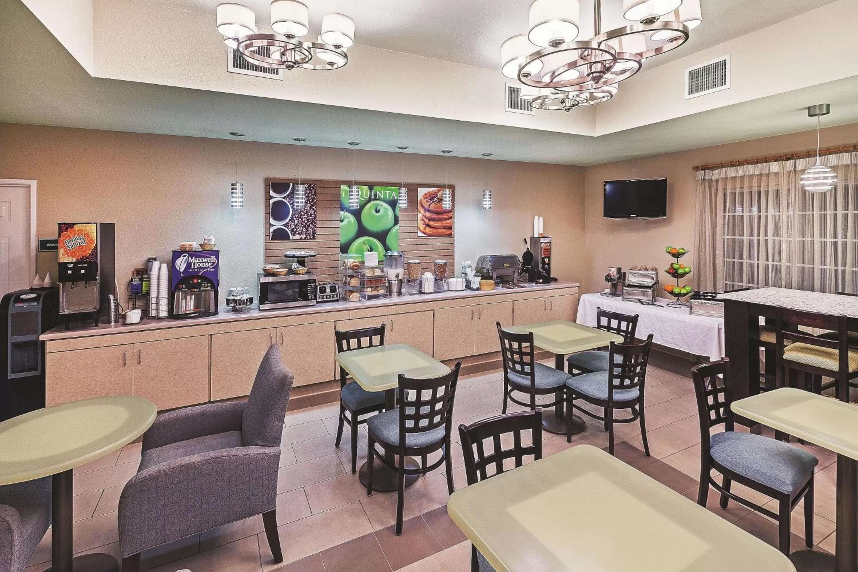 Restaurant/places to eat in La Quinta by Wyndham Corpus Christi Northwest