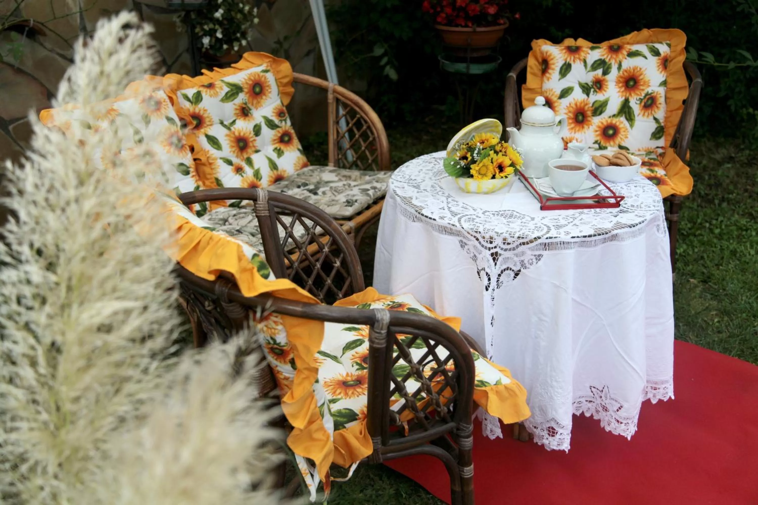 Facade/entrance in Casa del Girasole