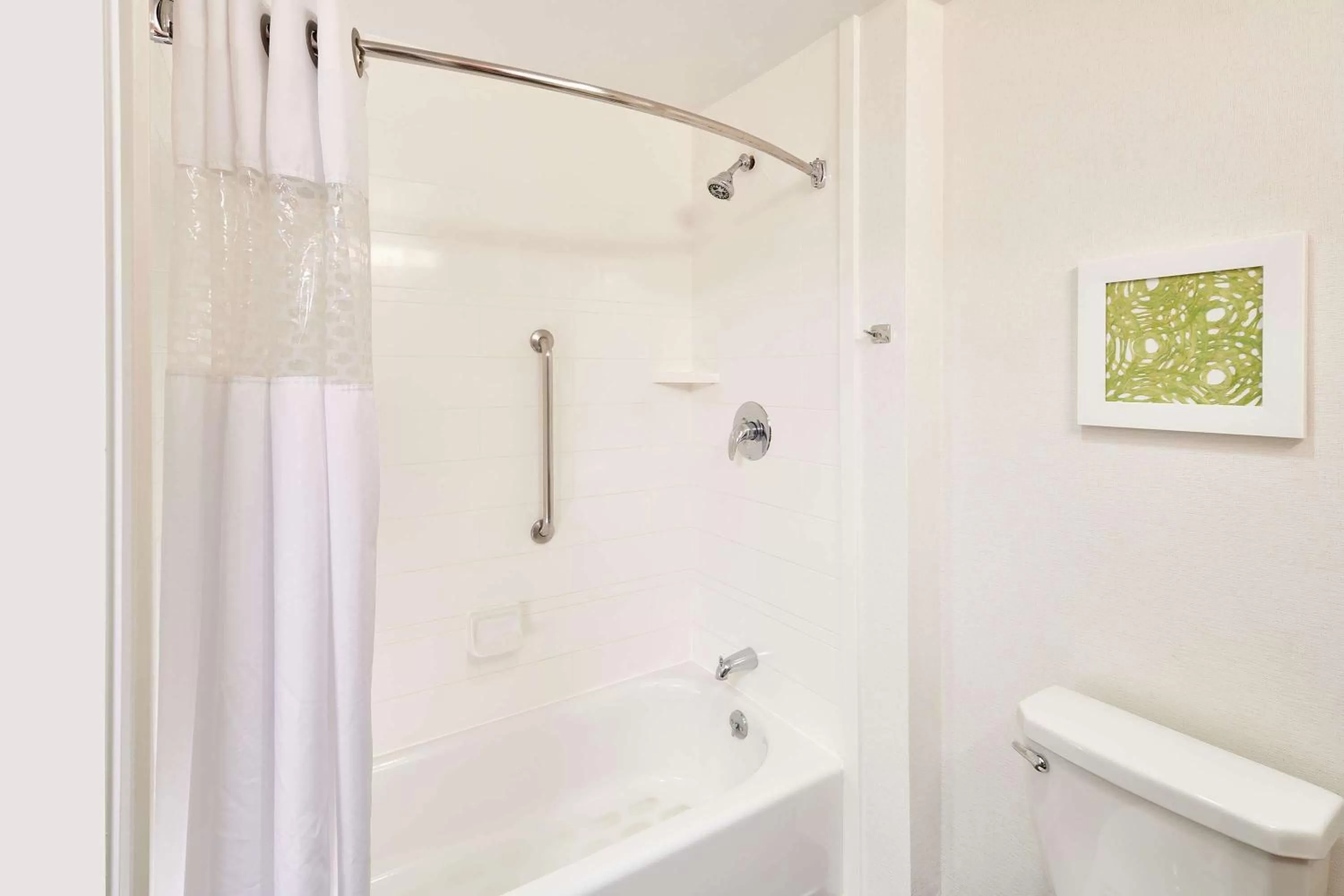Shower in Hampton Inn & Suites Oahu Kapolei - FREE Parking - No Resort Fee