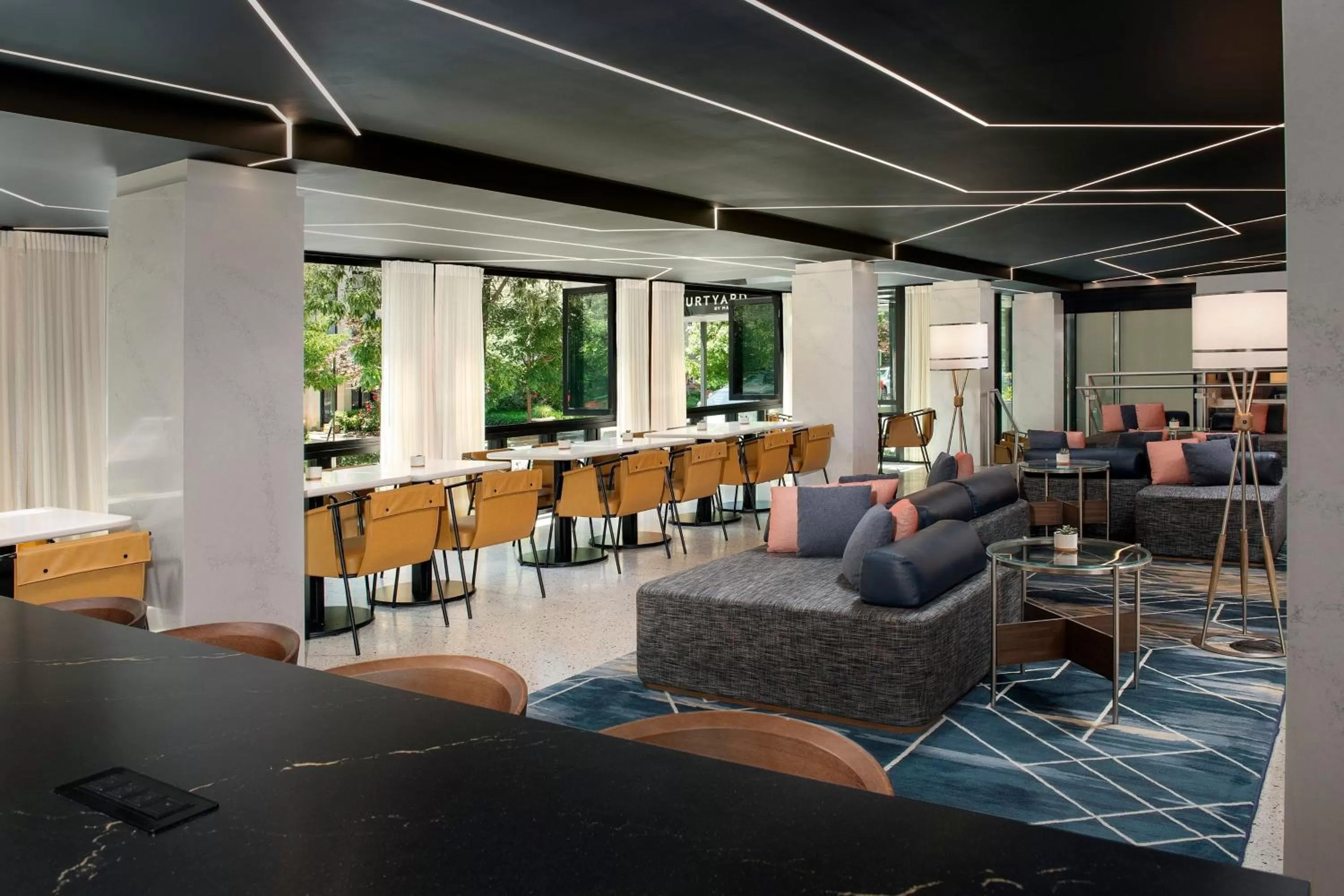 Lobby or reception in Courtyard by Marriott Washington, DC Dupont Circle