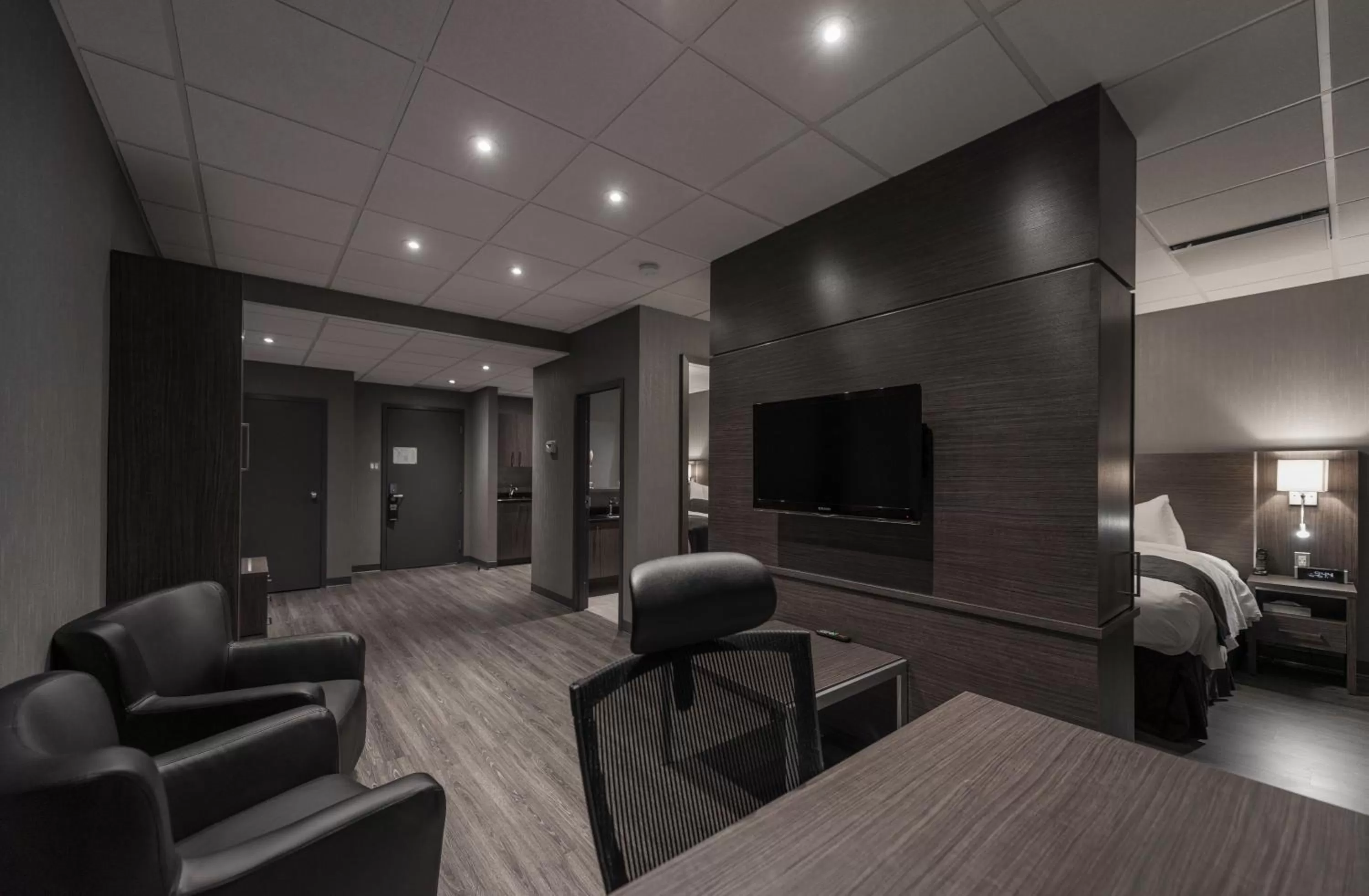 Photo of the whole room in Hotel & Suites Le Dauphin Drummondville