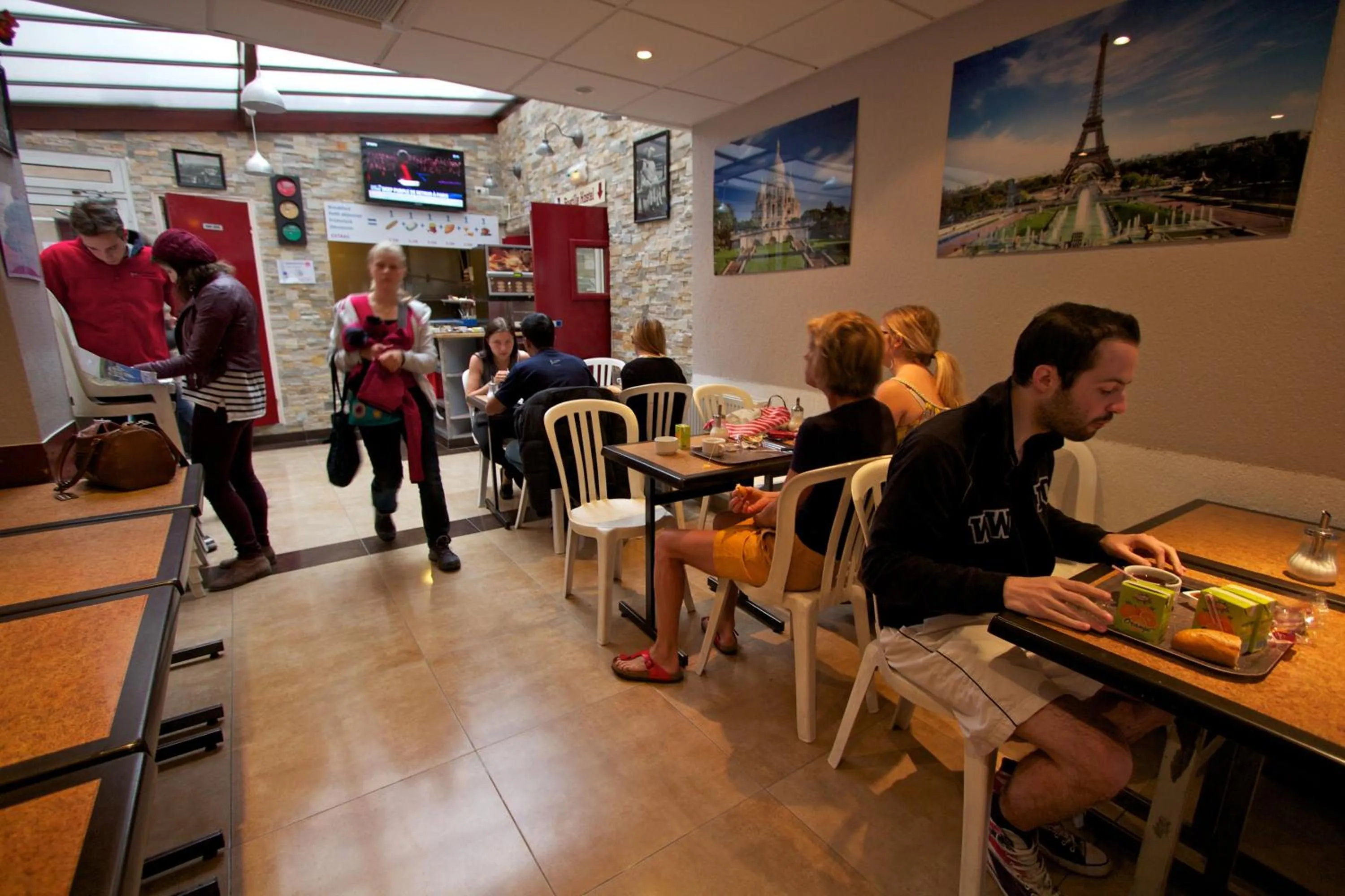 People in Auberge Internationale des Jeunes