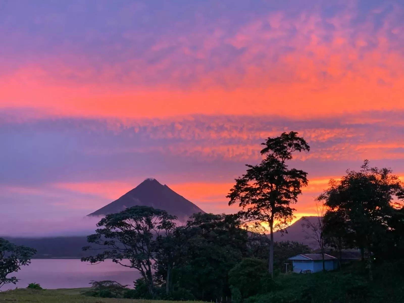 Sunrise/Sunset in Rustico Arenal B&B