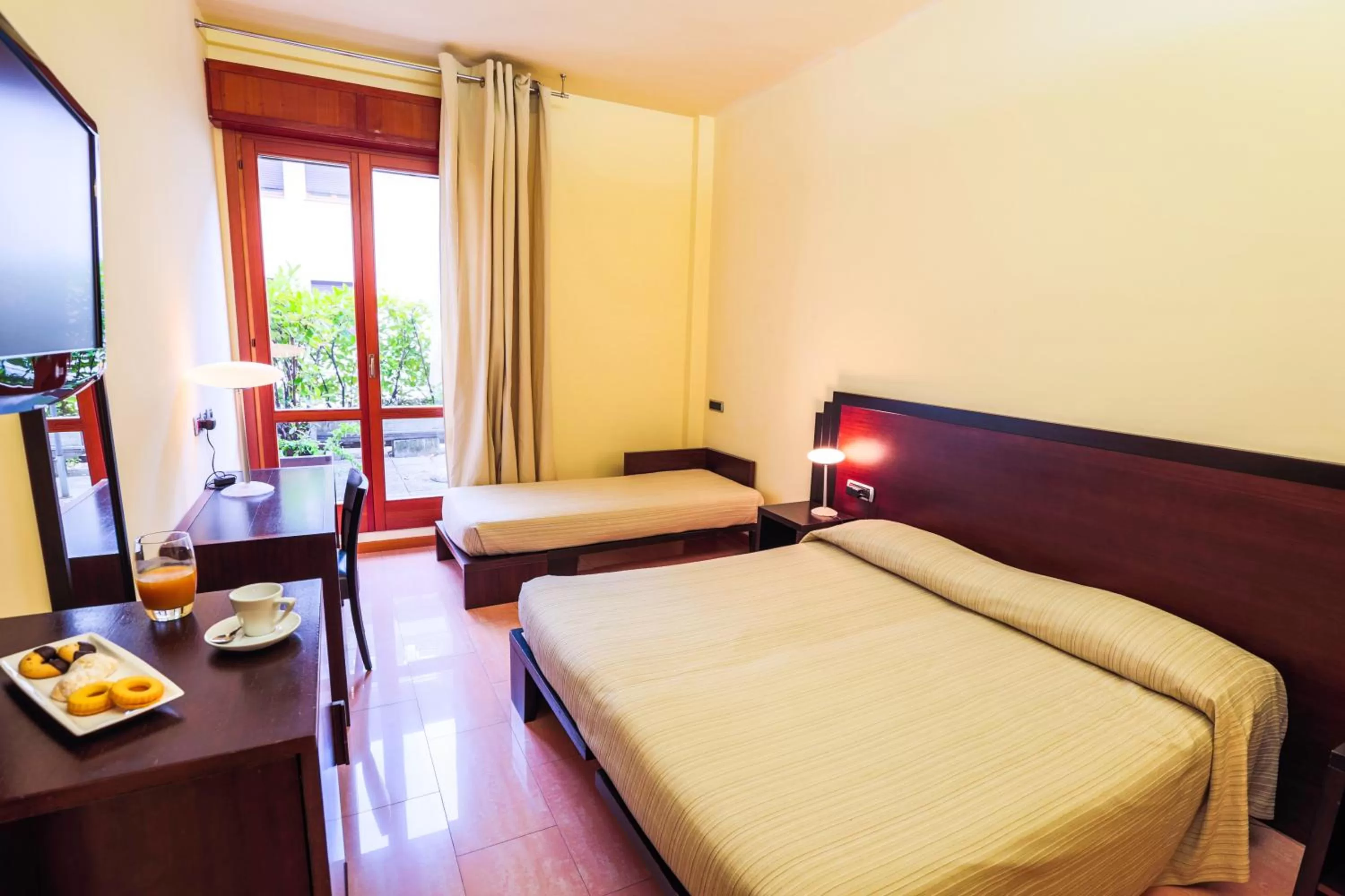 Bedroom, Bed in Euroterme