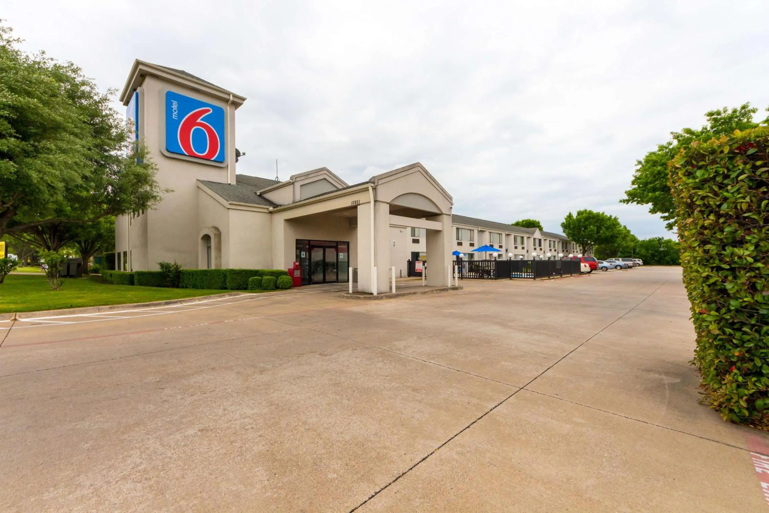 Property building in Motel 6-Dallas, TX - Northeast