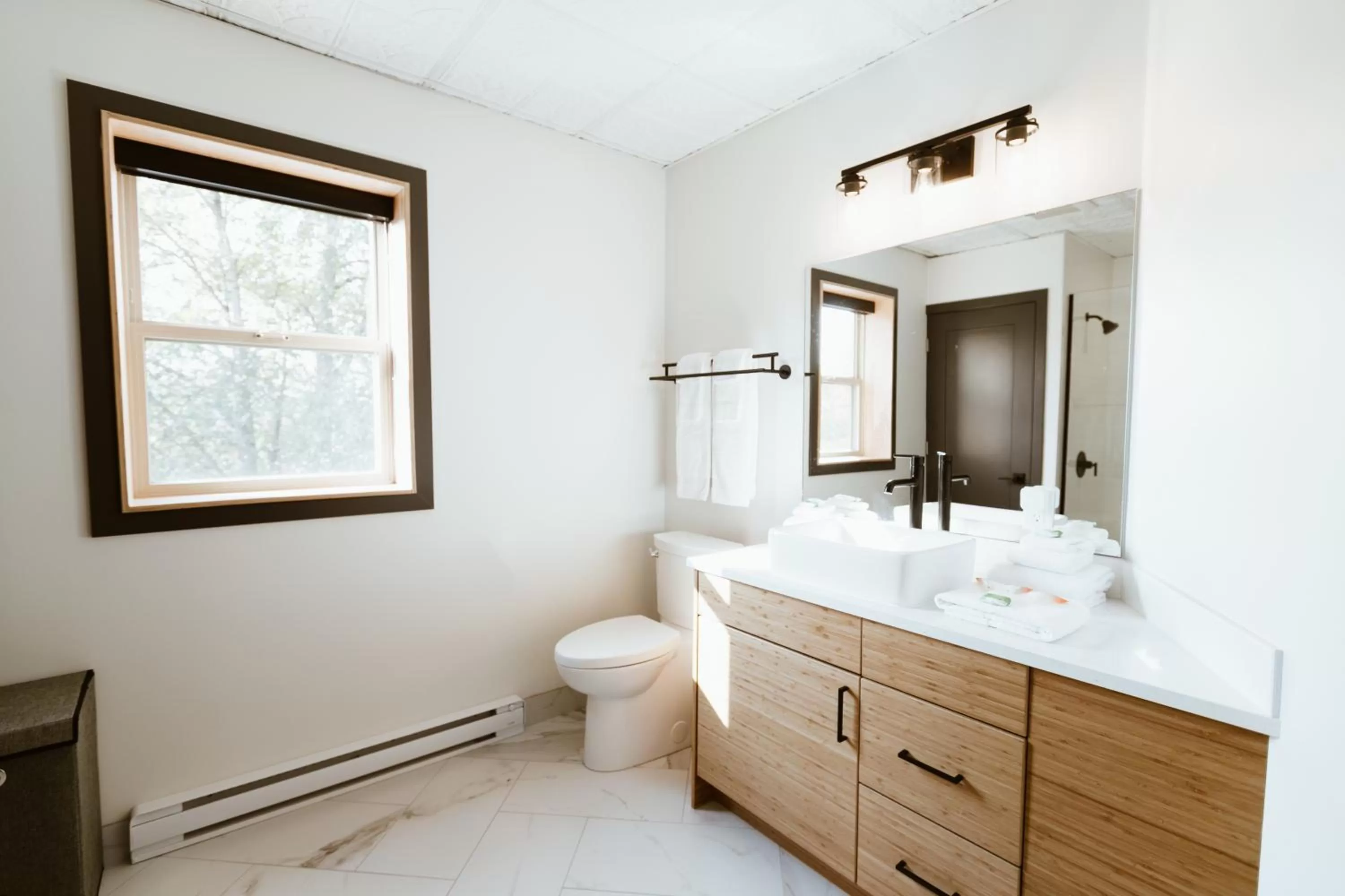 Bathroom in The Flying Steamshovel Inn