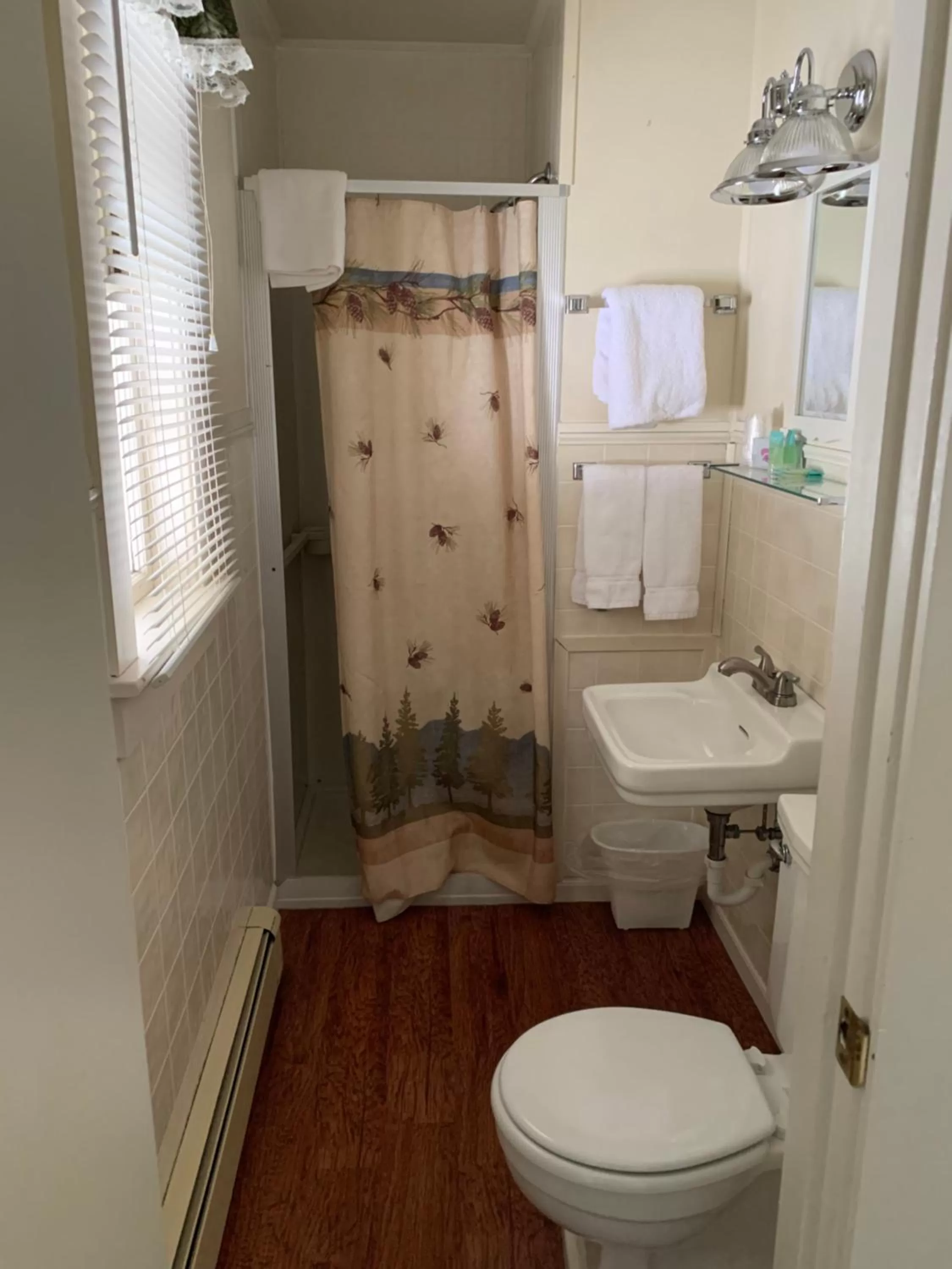 carrollmotel and cottages