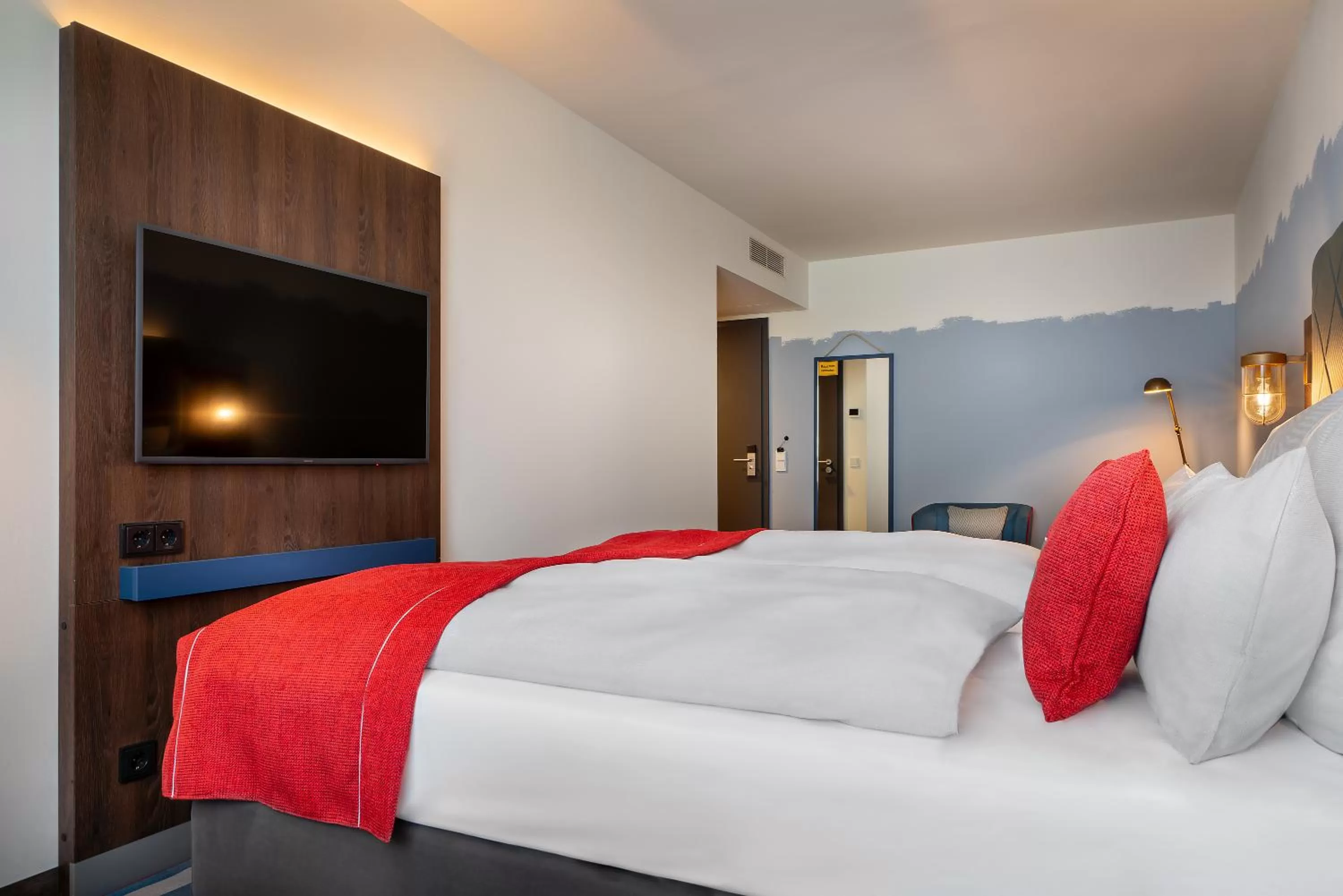 TV and multimedia, Bed in Holiday Inn - the niu, Keg Hamburg Ost by IHG
