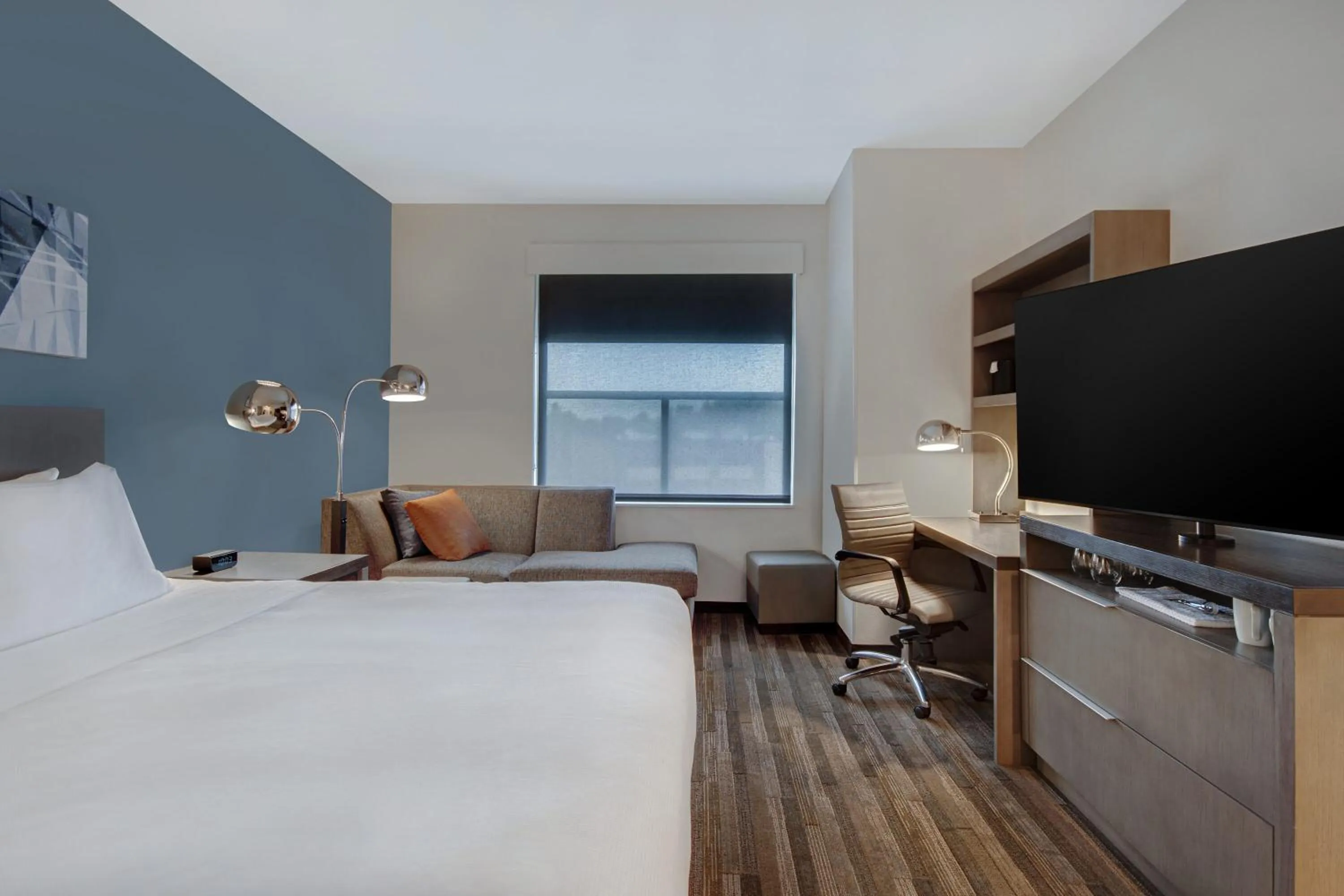 Bed in Hyatt House Mall Of America Msp Airport