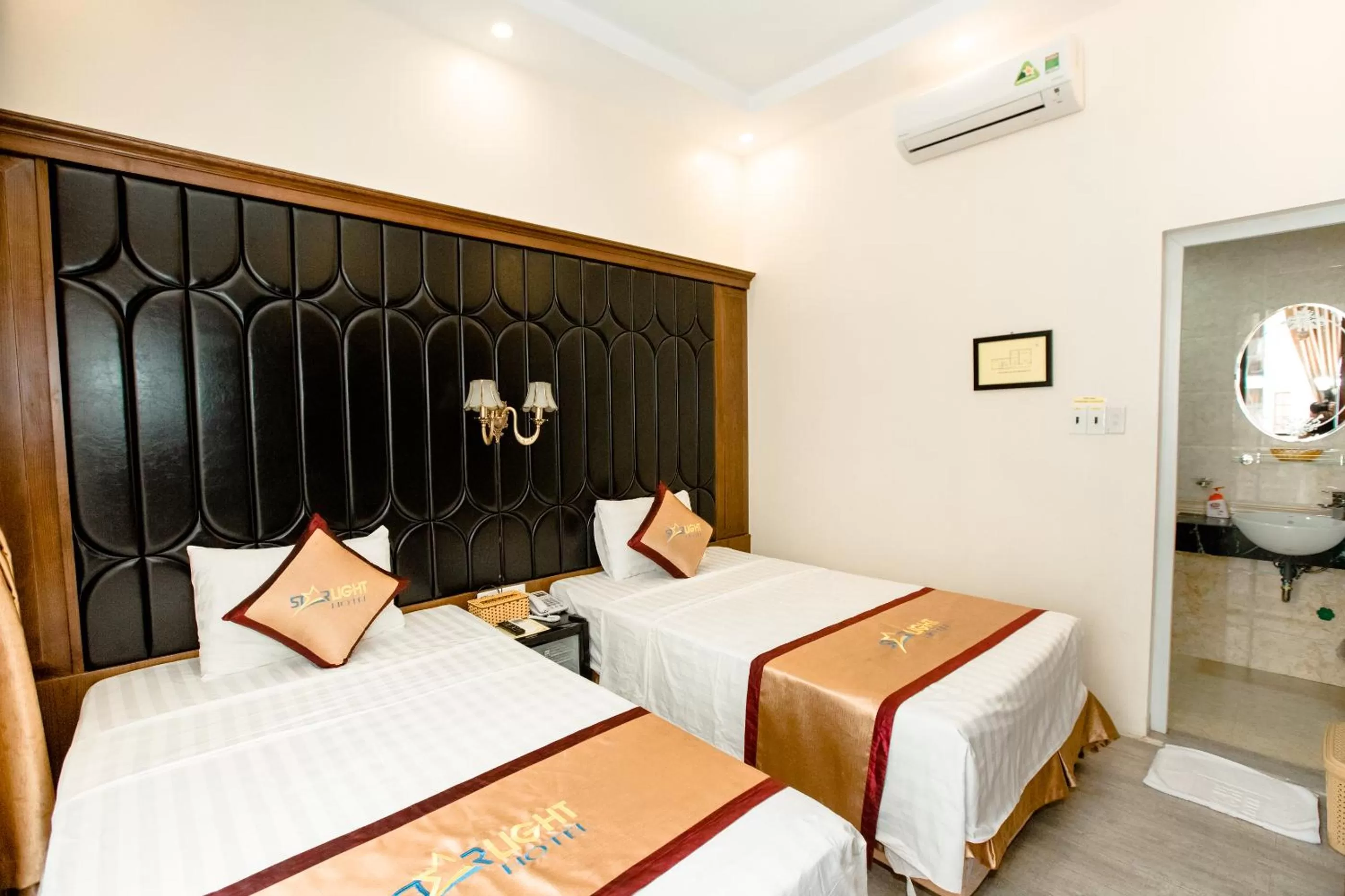 HaLong Starlight Inn & Travel