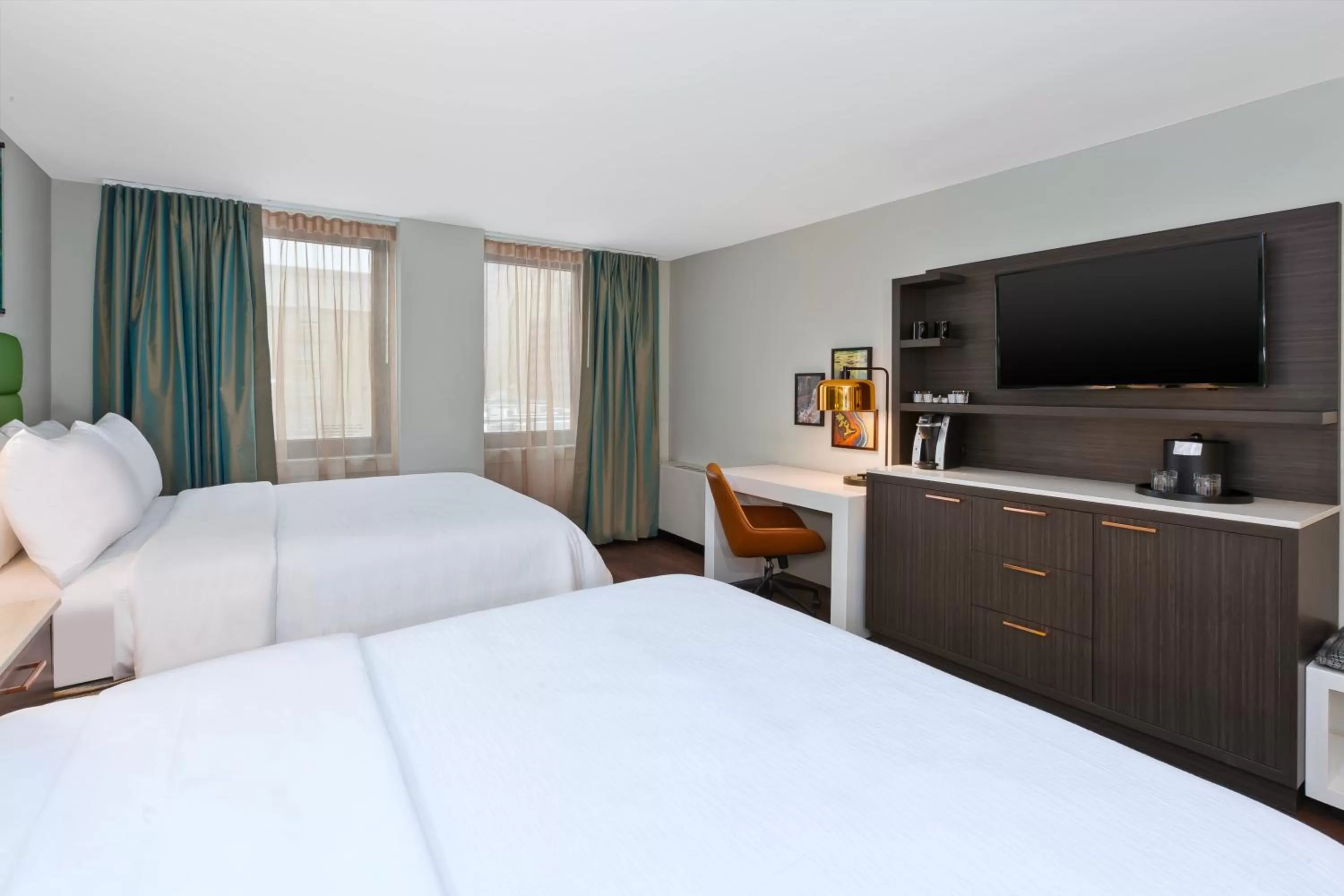 Photo of the whole room, Bed in Hotel Indigo Rochester - Mayo Clinic Area by IHG