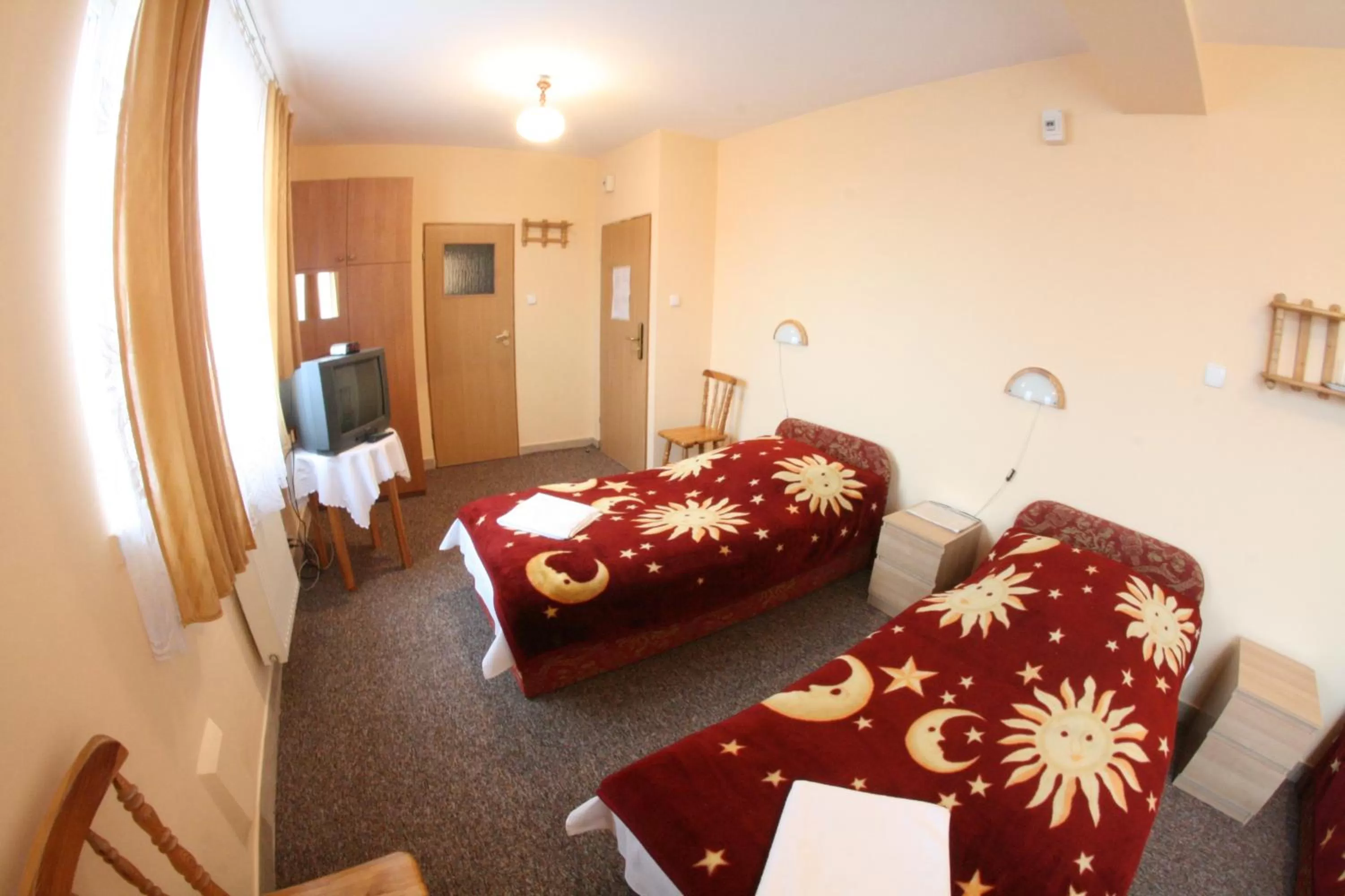 Photo of the whole room, Bed in Hotel Daisy Budget