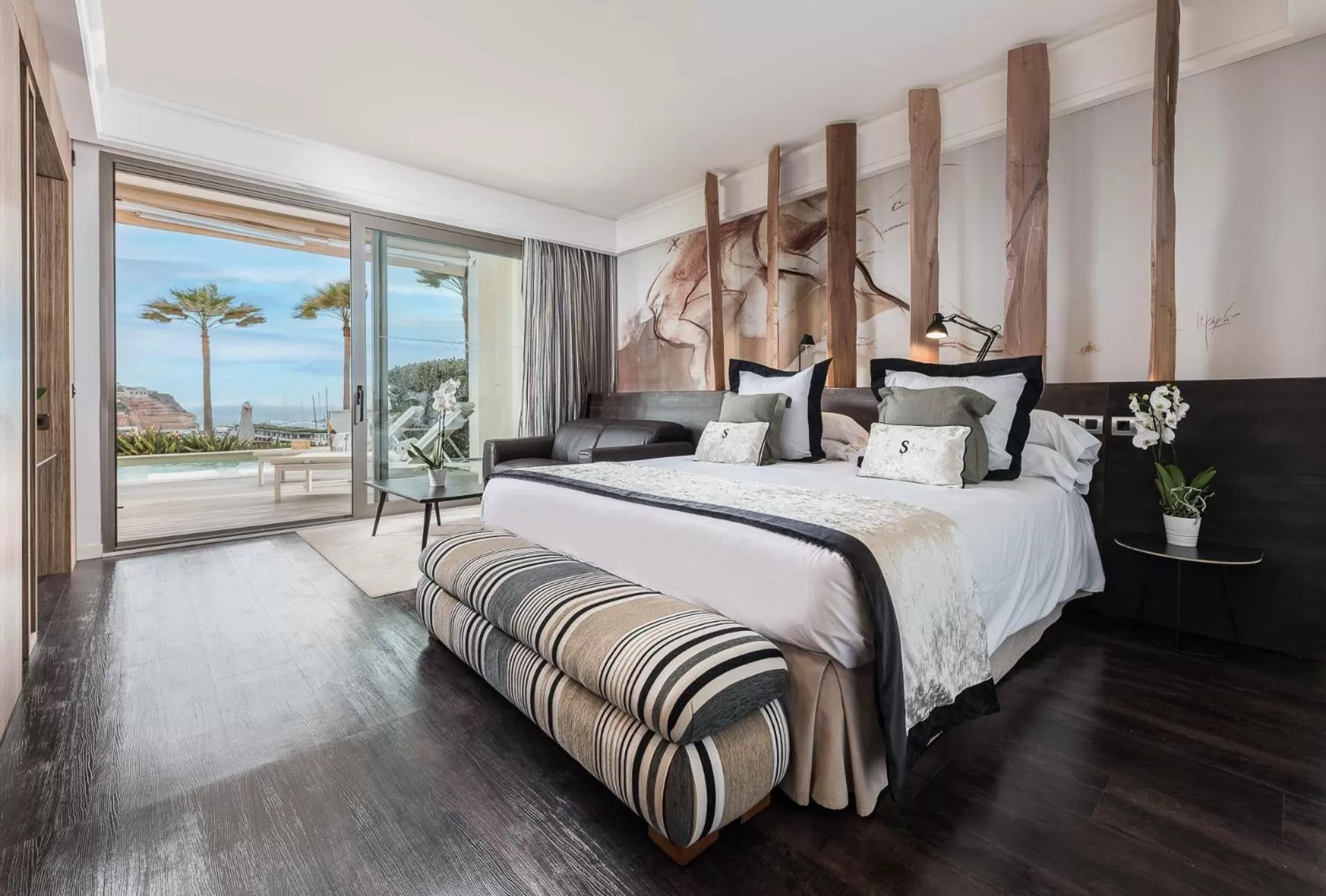 Photo of the whole room, Bed in Pure Salt Port Adriano - Adults Only