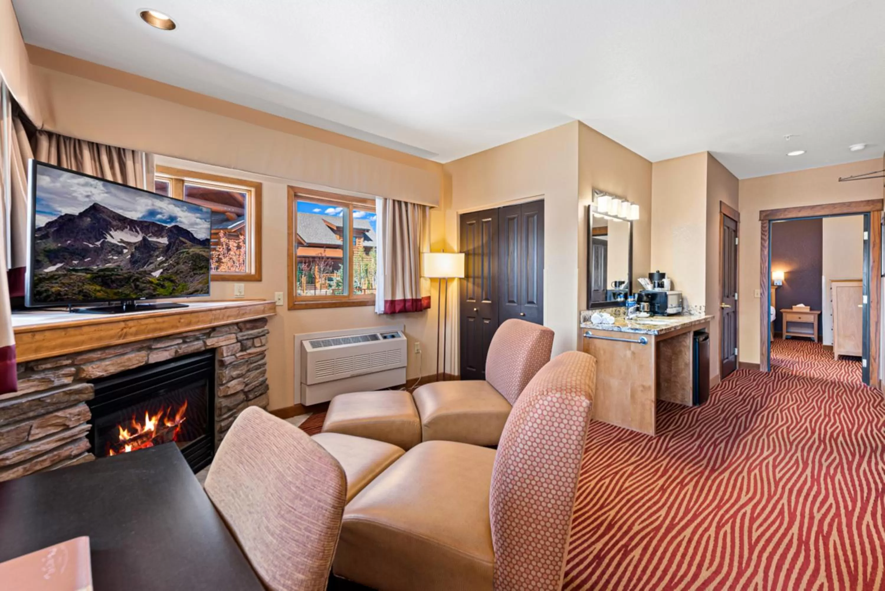 One-Bedroom Queen Suite with Lake View - Disability Access in The Estes Park Resort