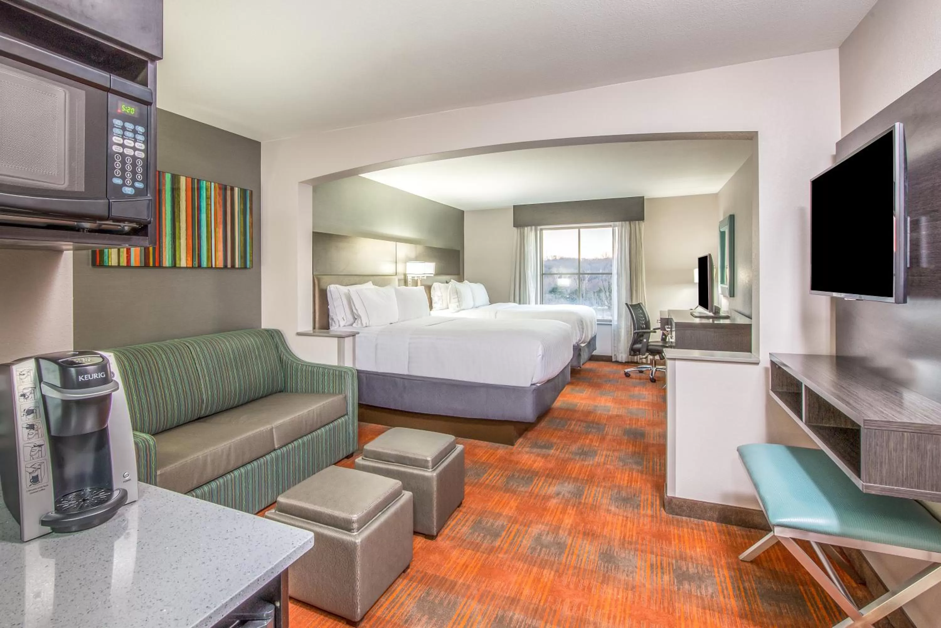 Photo of the whole room, Bed in Holiday Inn Express Shawnee by IHG