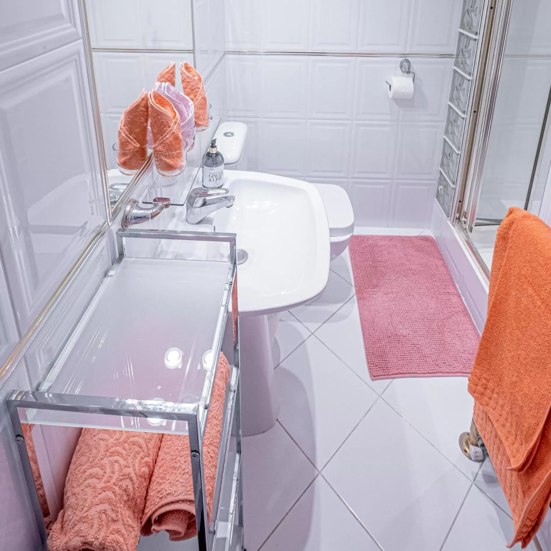 Bathroom in Dawson Place, Juliette's Bed and Breakfast