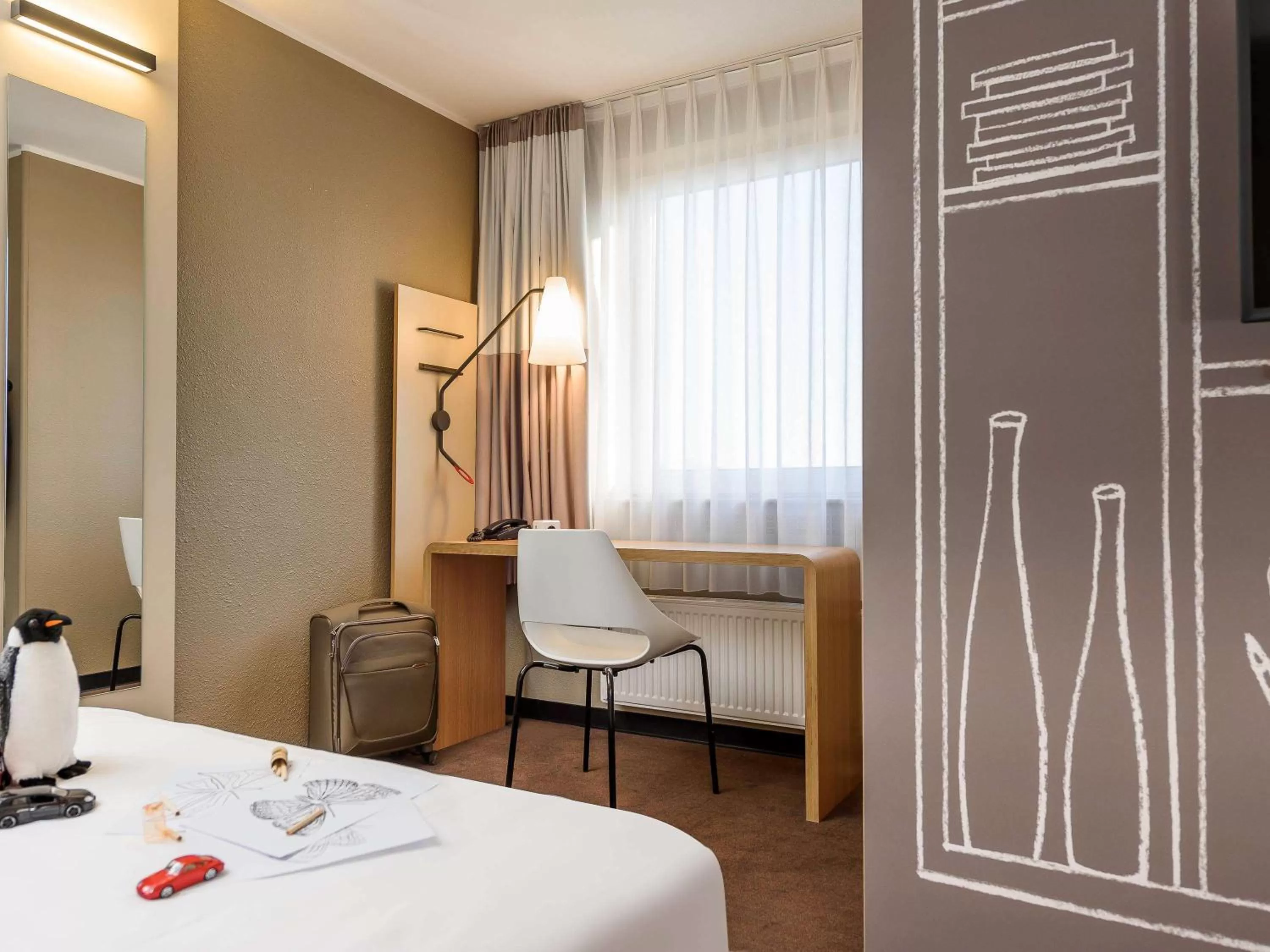 Photo of the whole room, Bed in ibis Frankfurt Centrum