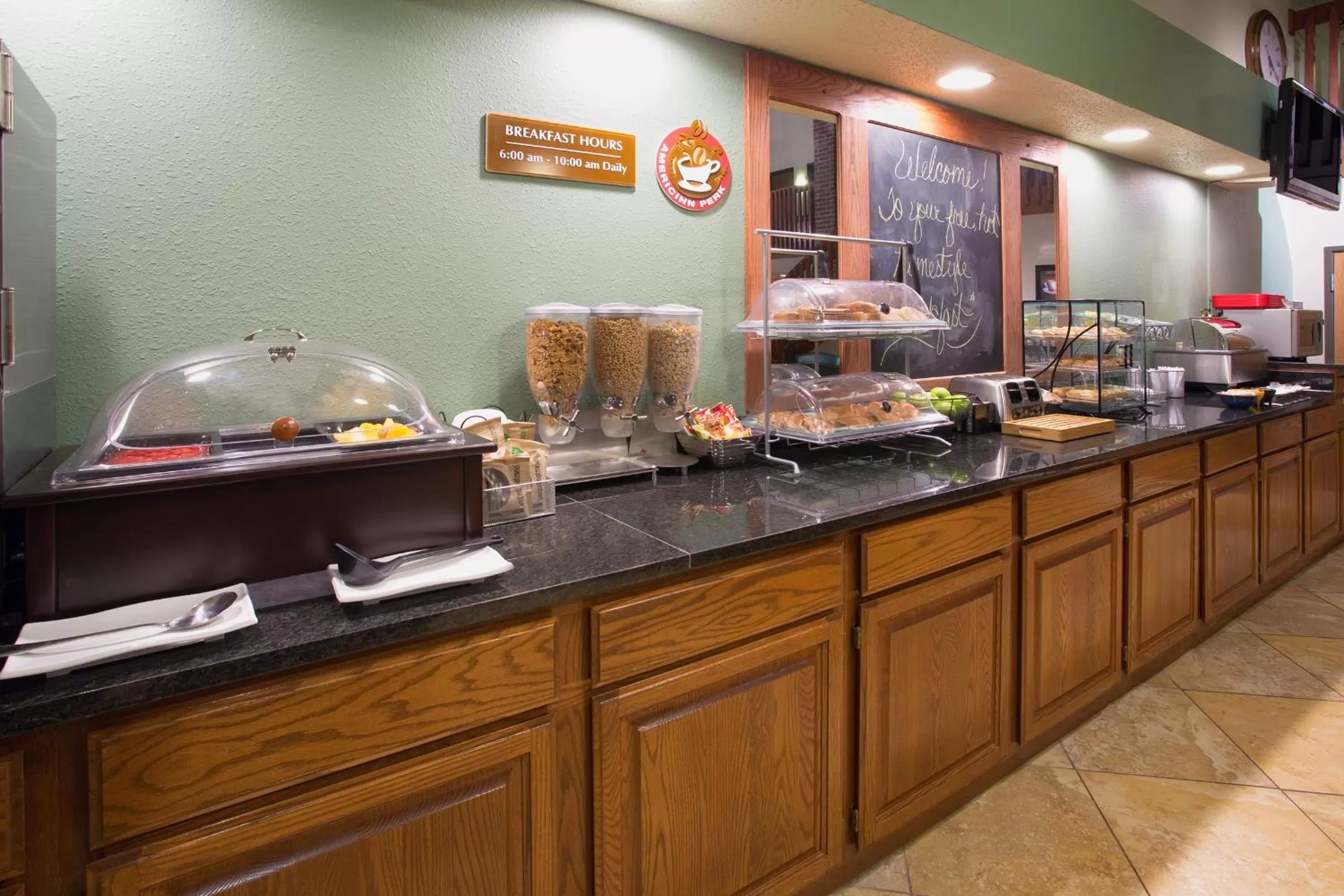 Restaurant/places to eat in AmericInn by Wyndham New London