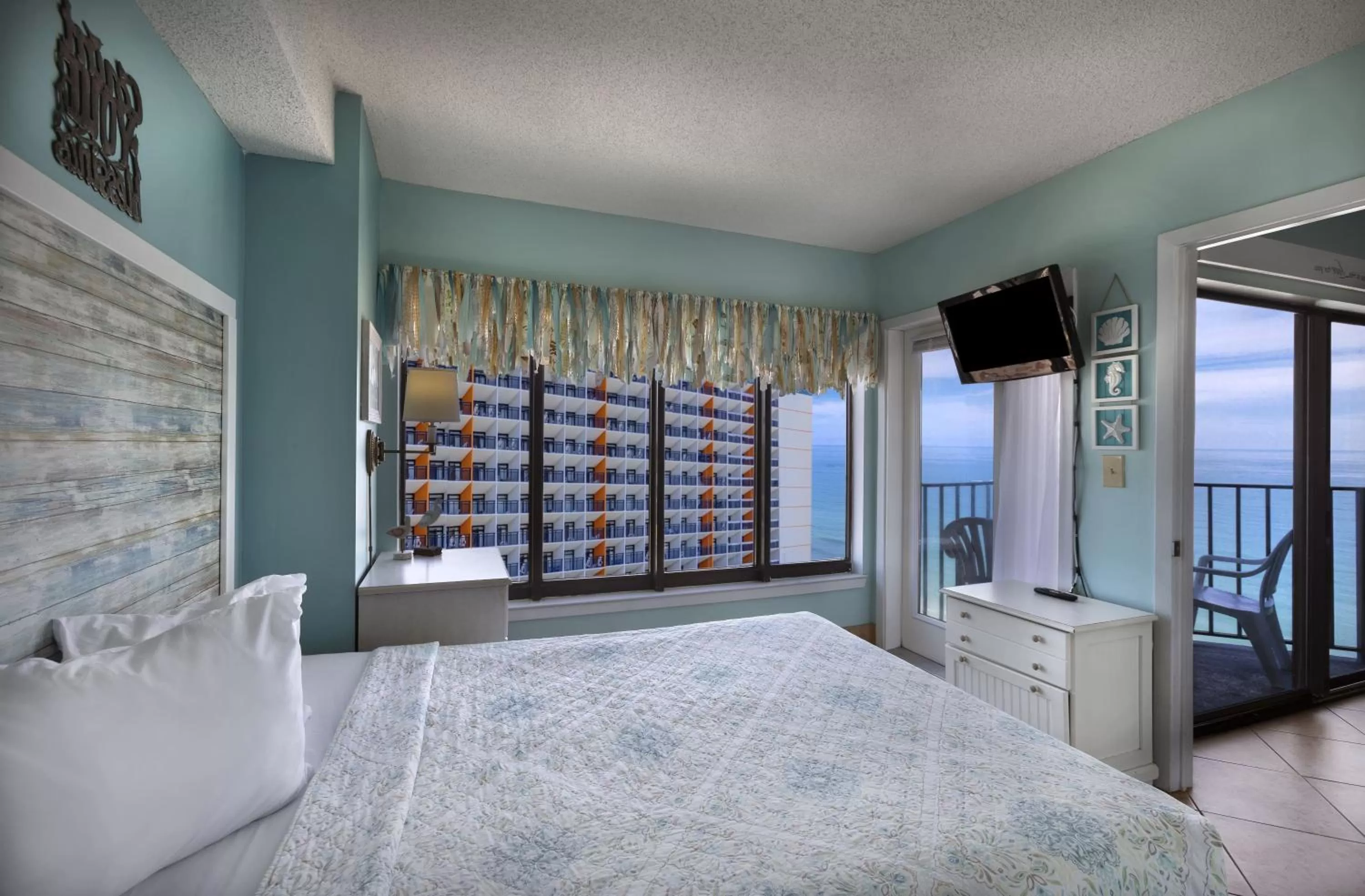 Bed in Palace Resort