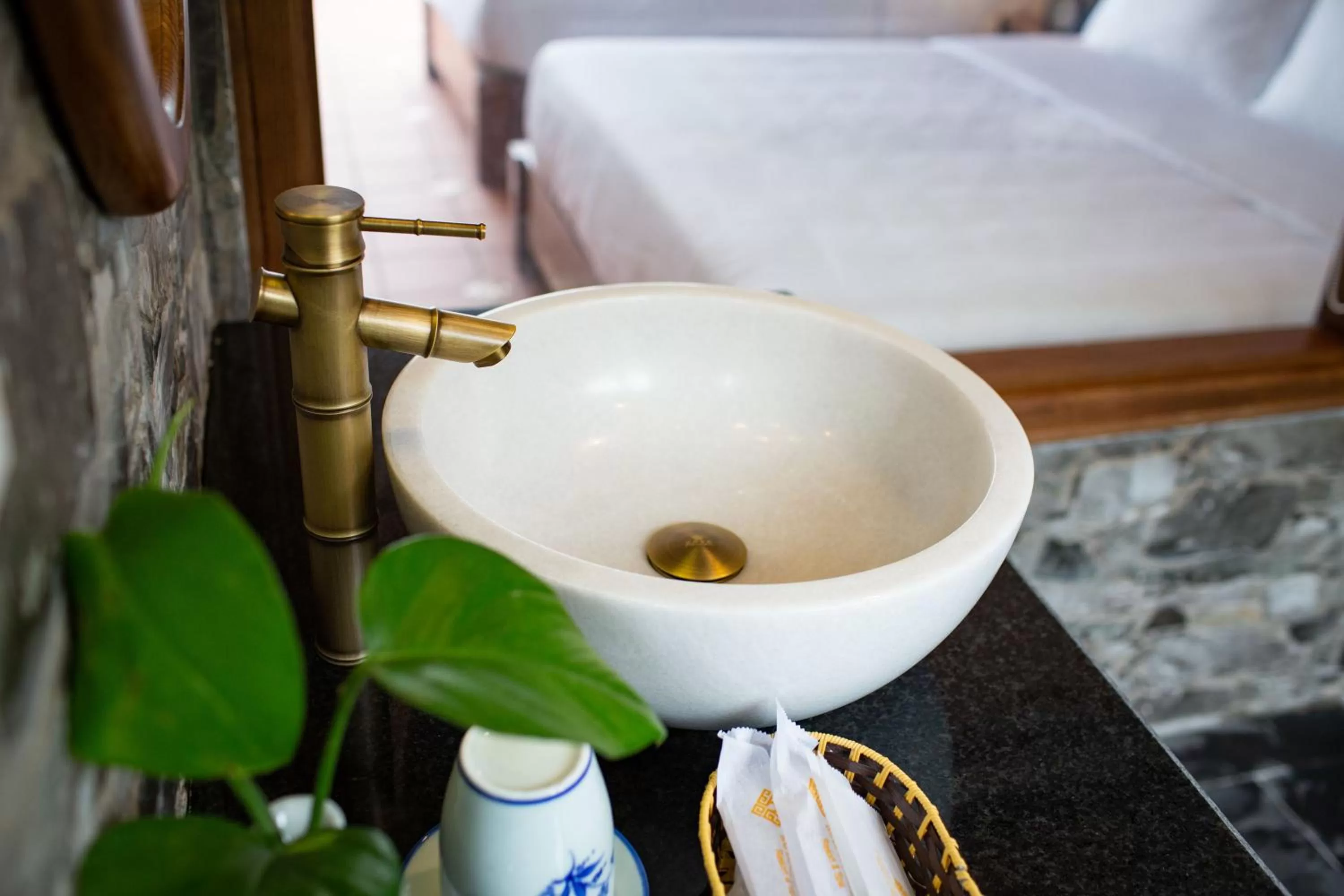 Bathroom, Bed in Bai Dinh Garden Resort & Spa