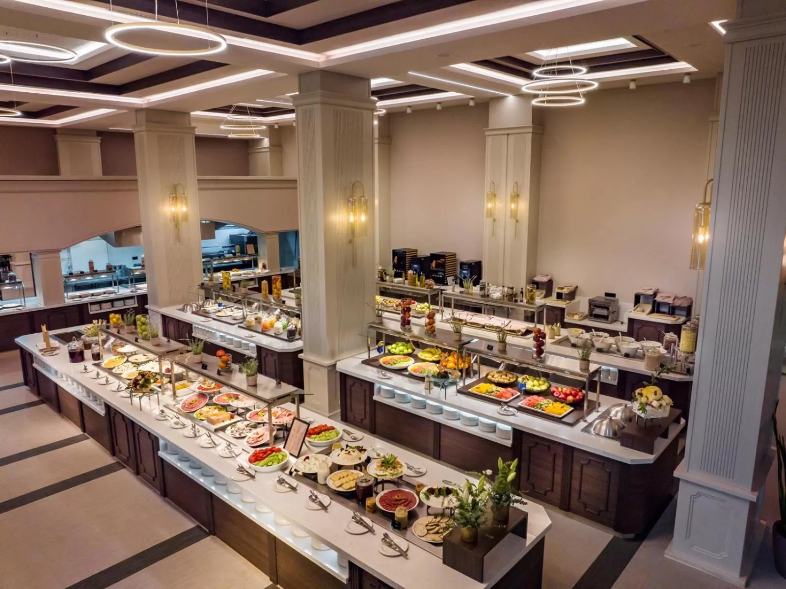 Food and drinks in Kings' Valley Medical & Spa Hotel