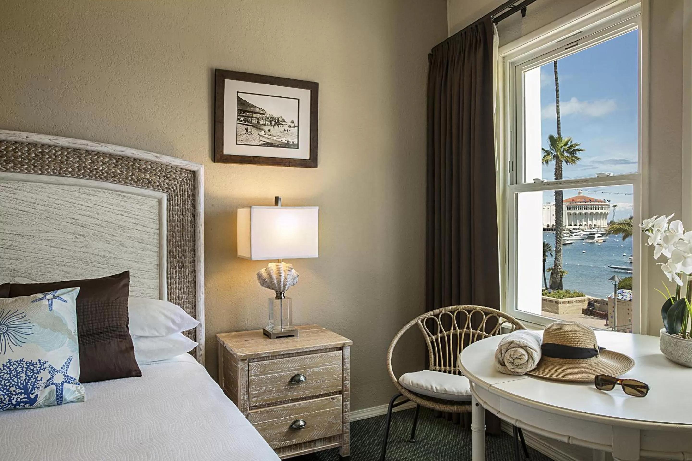 View (from property/room), Bed in Hotel Mac Rae