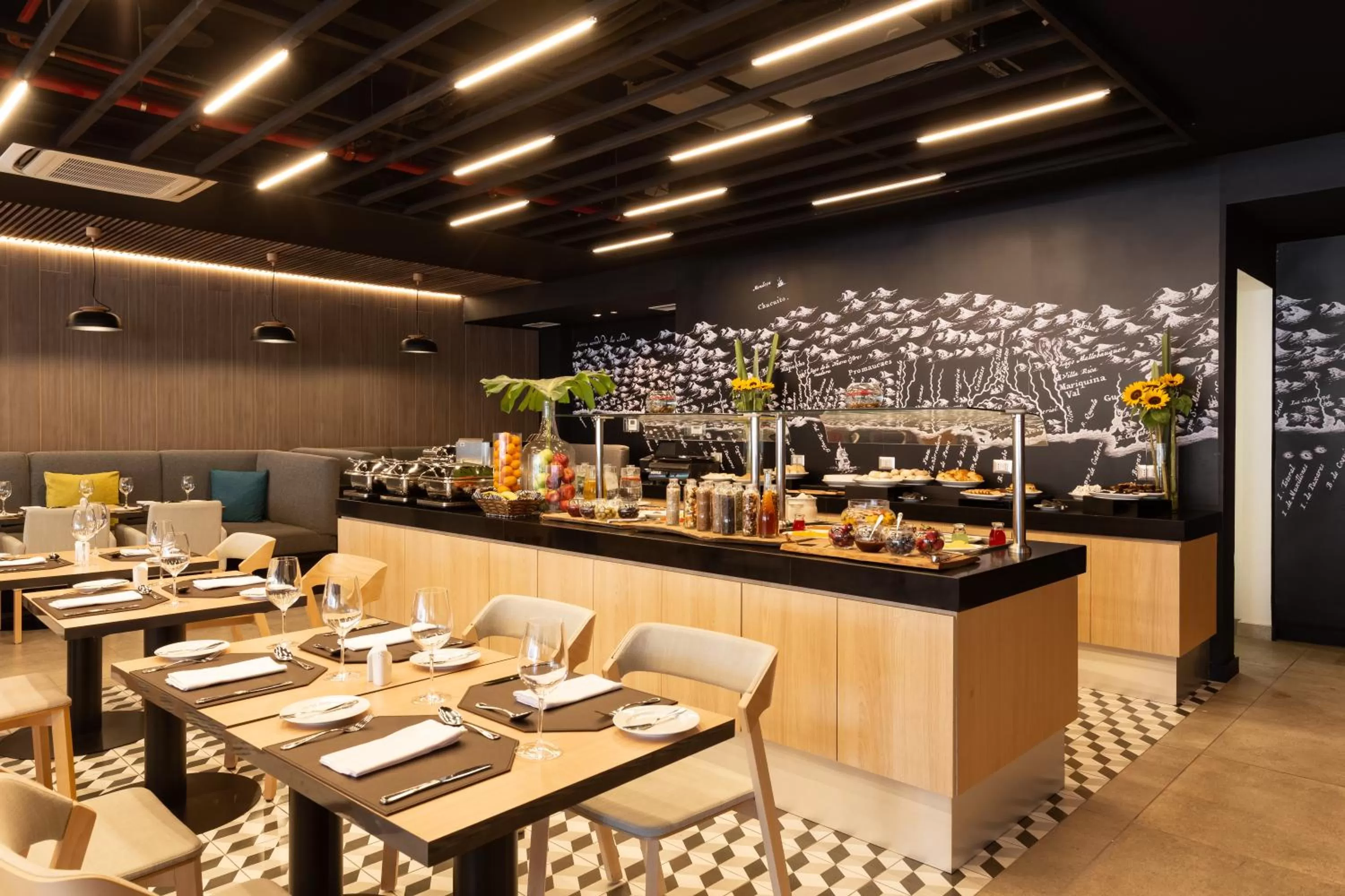 Restaurant/places to eat in Novotel Santiago Providencia